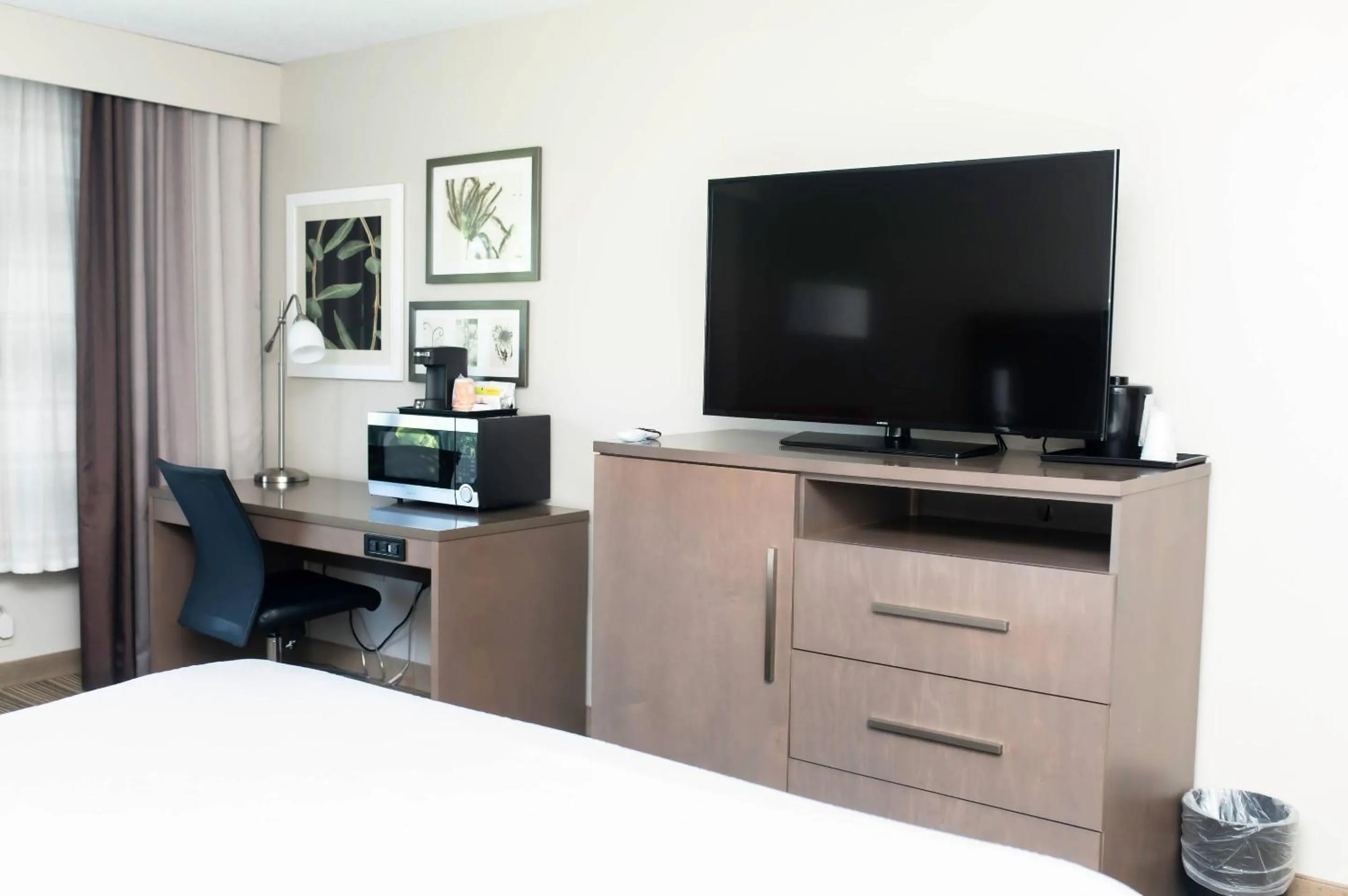 Bedroom, Bed in Country Inn & Suites by Radisson, Prairie du Chien