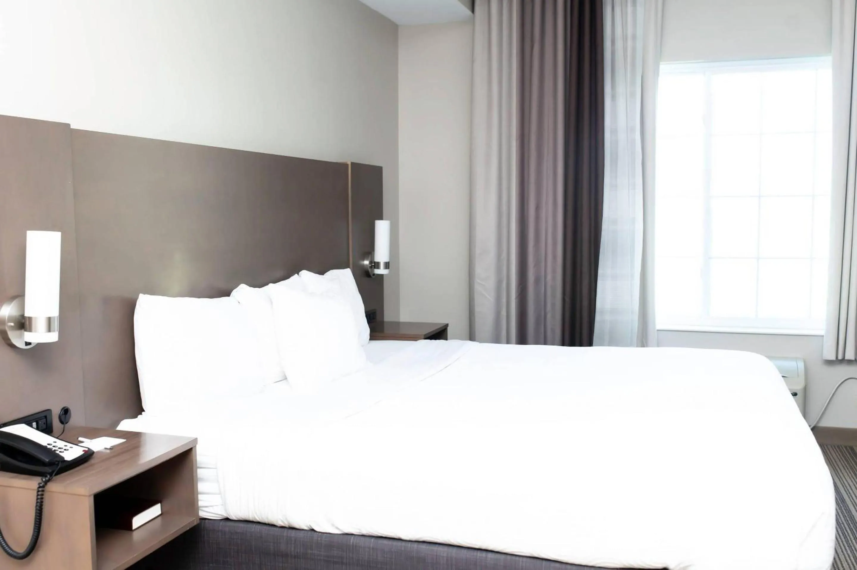 Bedroom, Bed in Country Inn & Suites by Radisson, Prairie du Chien