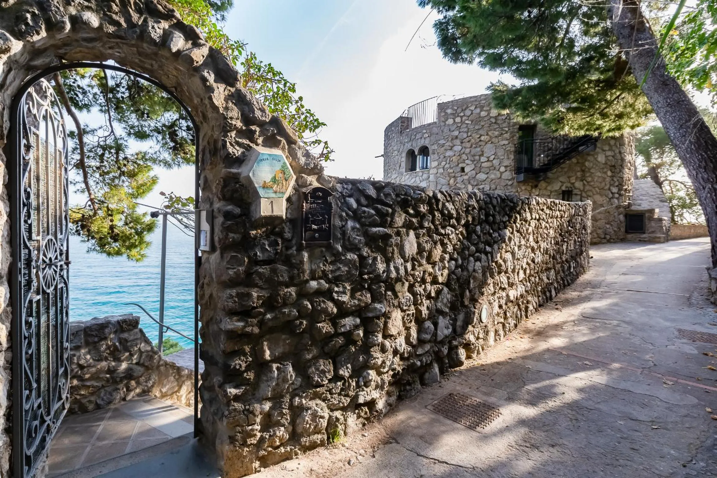Facade/entrance in Torre Silja