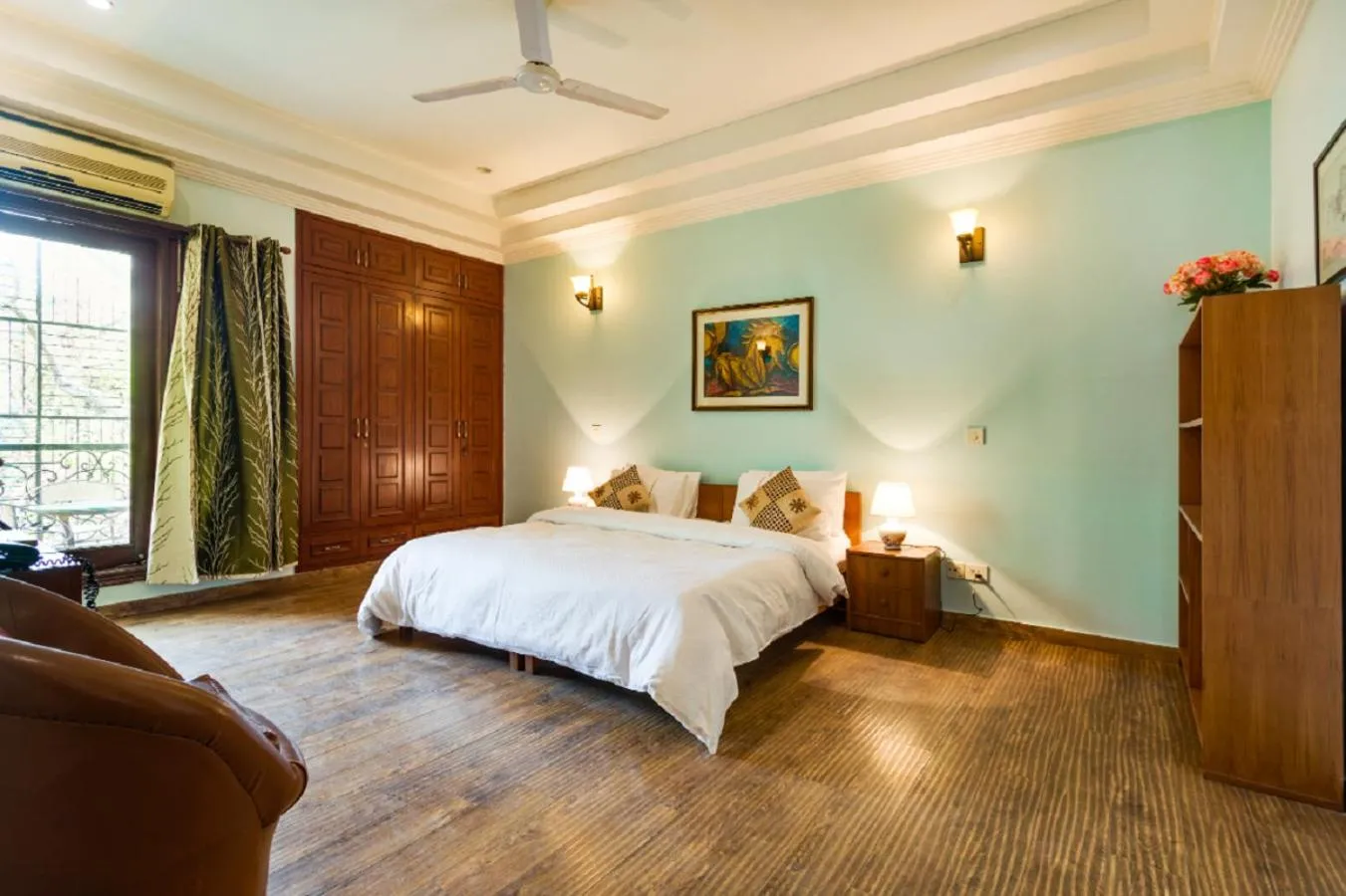 Apartment in Hostie - 4BHK Apartment with lift near Greater Kailash, South Delhi