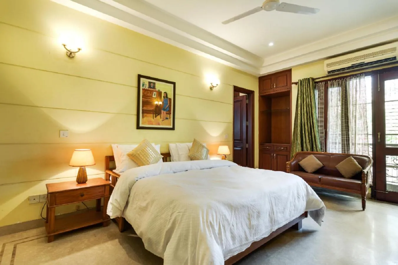 Hostie - 4BHK Apartment with lift near Greater Kailash, South Delhi