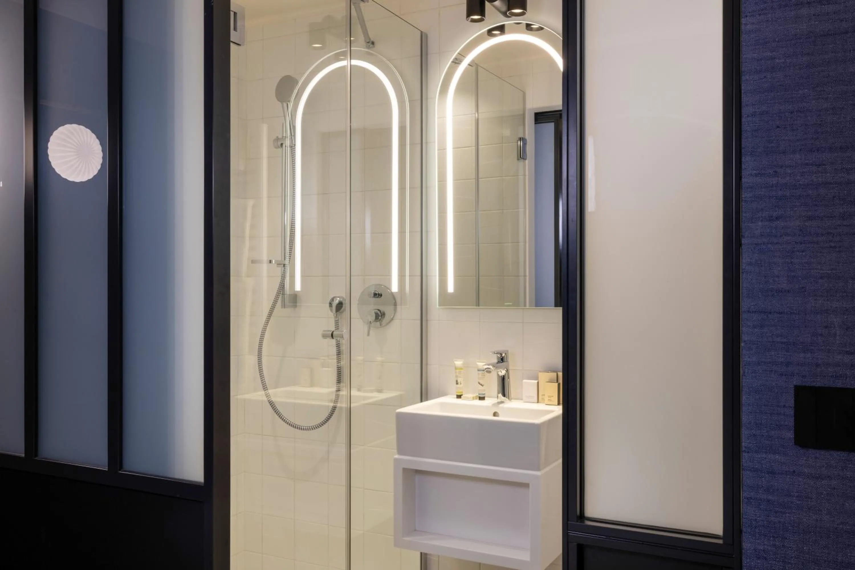 Bathroom in Best Western Bretagne Montparnasse