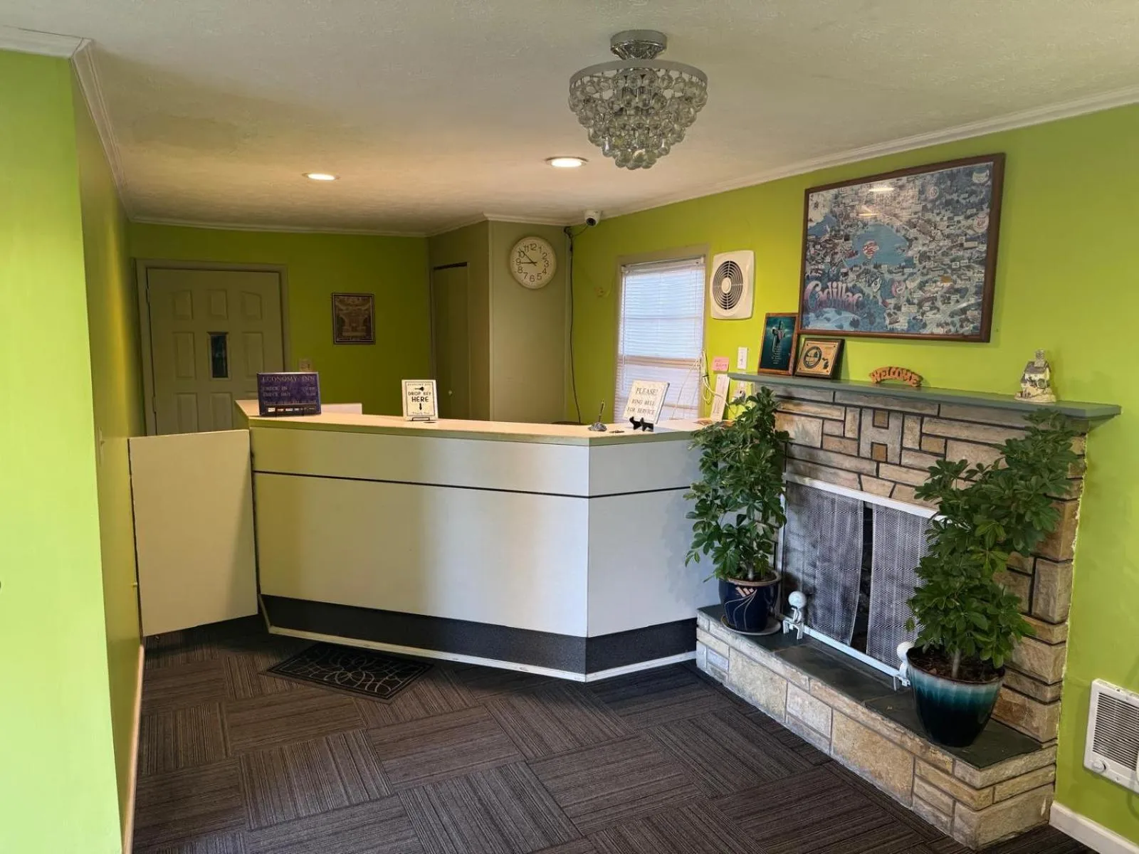 Lobby or reception in Economy Inn Cadillac MI by Hotel O