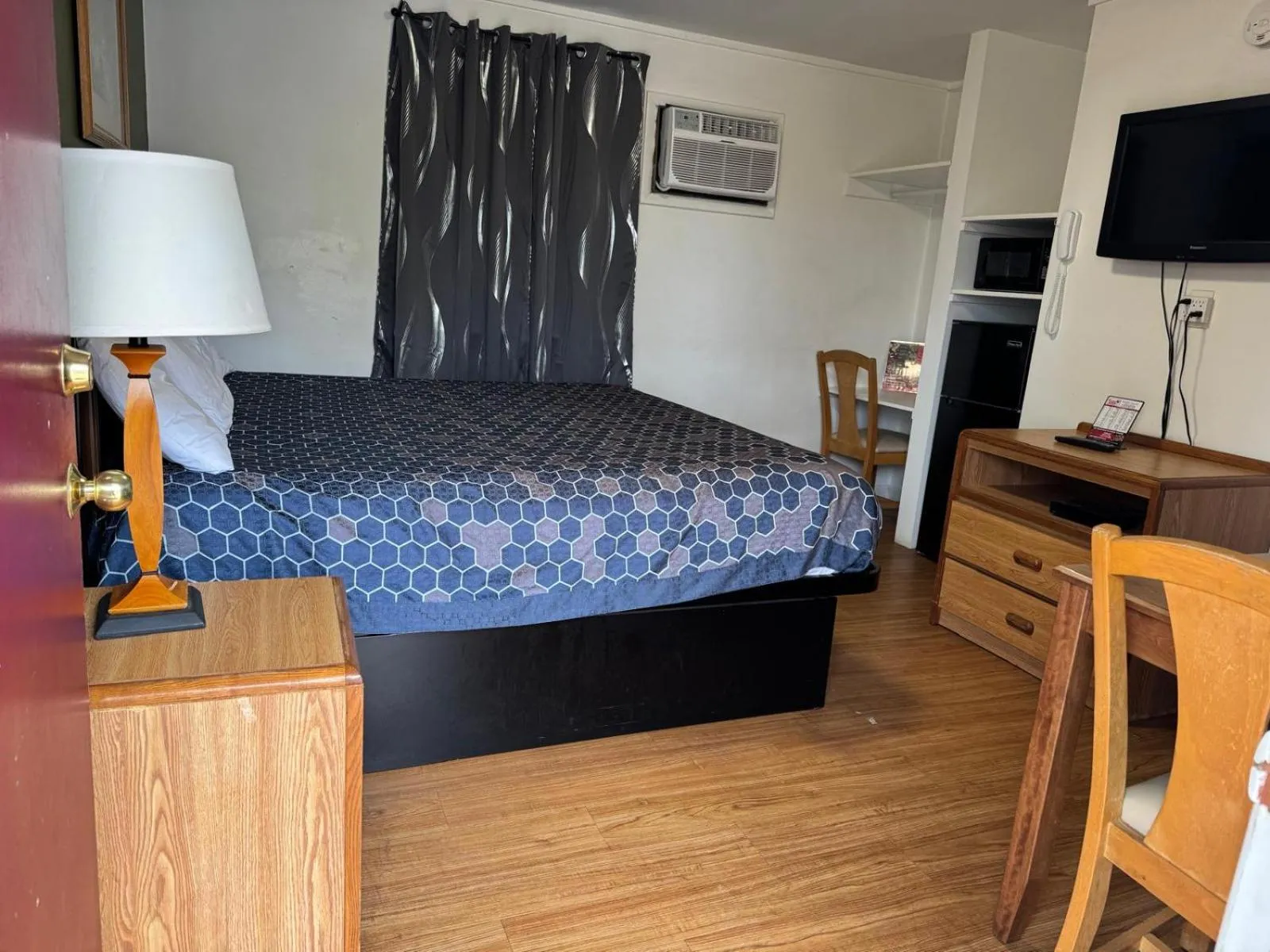 Bedroom, Bed in Economy Inn Cadillac MI by Hotel O