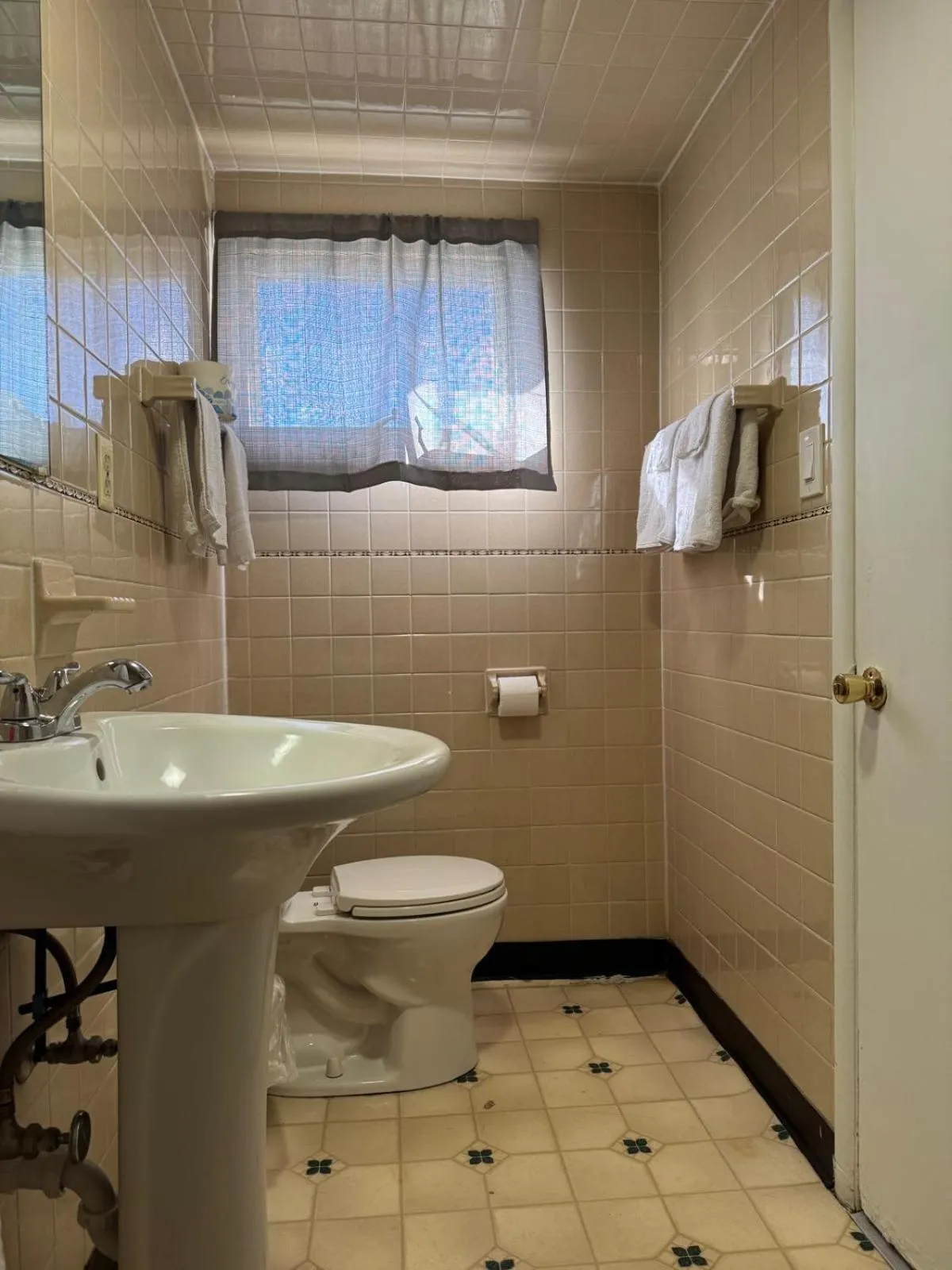 Bathroom in Economy Inn Cadillac MI by Hotel O