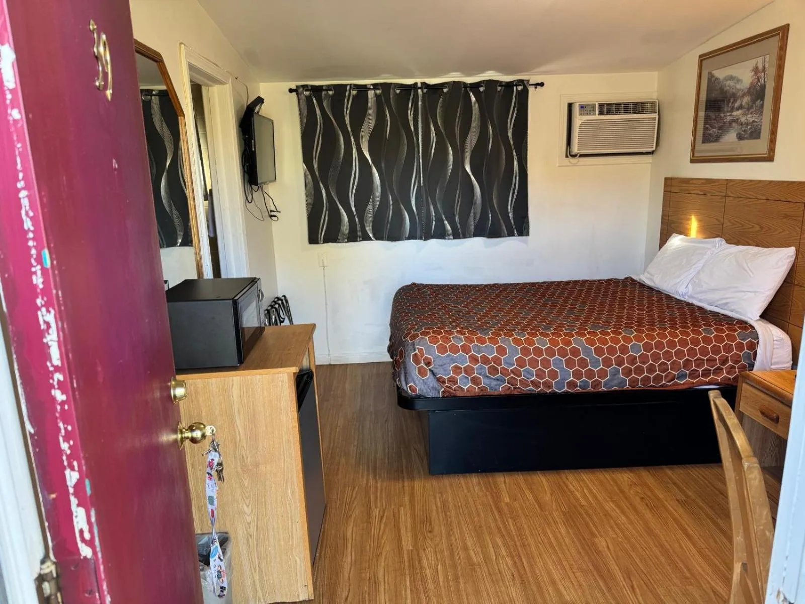 Bedroom, Bed in Economy Inn Cadillac MI by Hotel O