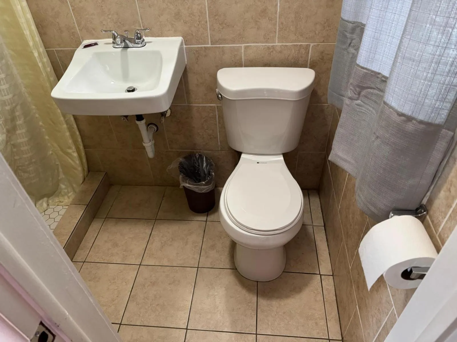 Bathroom in Economy Inn Cadillac MI by Hotel O