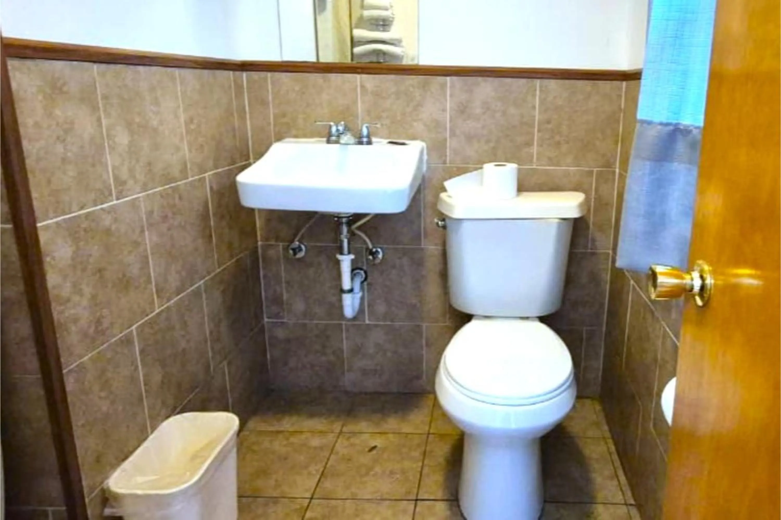 Bathroom in Economy Inn Cadillac MI by Hotel O