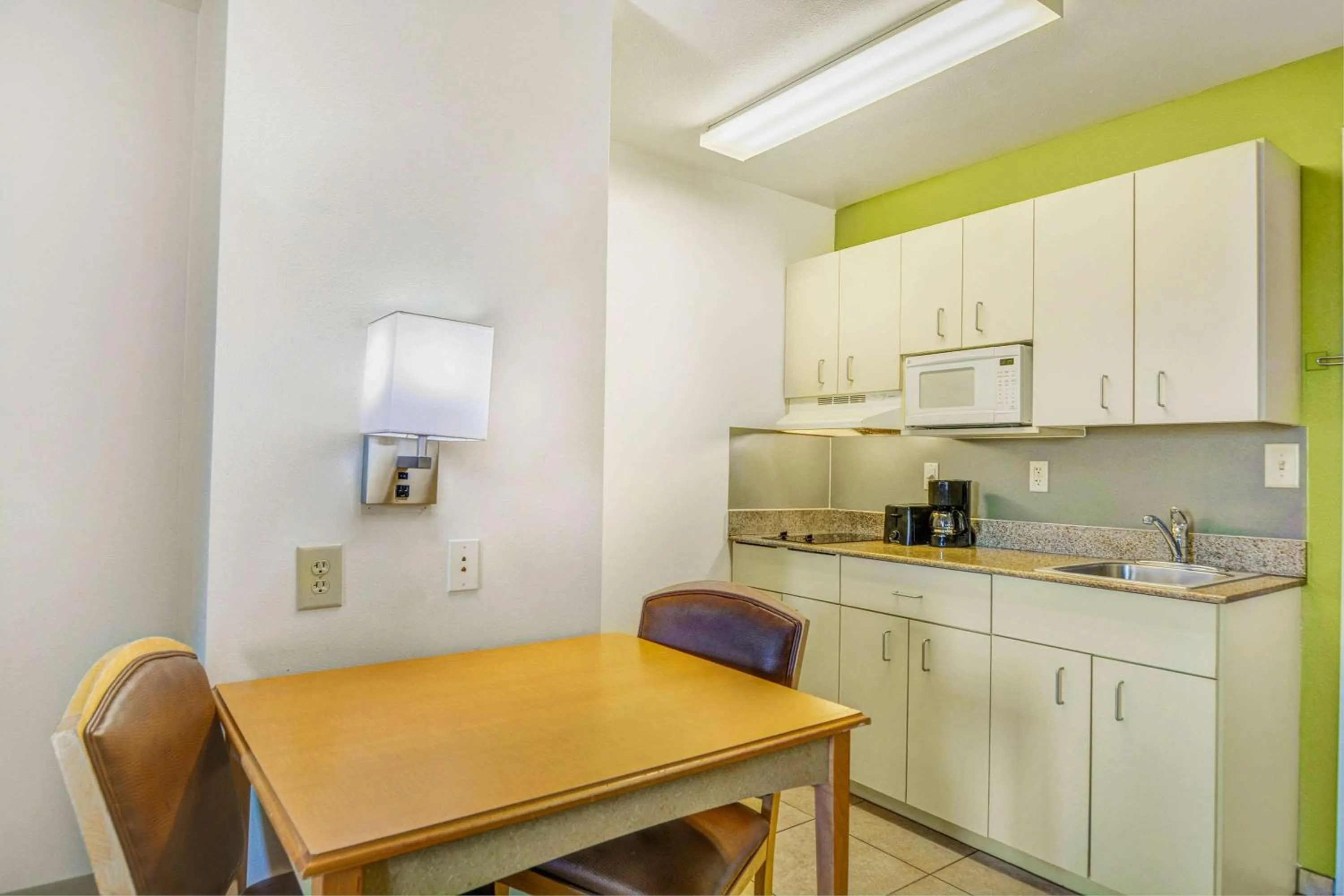 Kitchen or kitchenette in Studio 6-Opelika, AL - Auburn Al