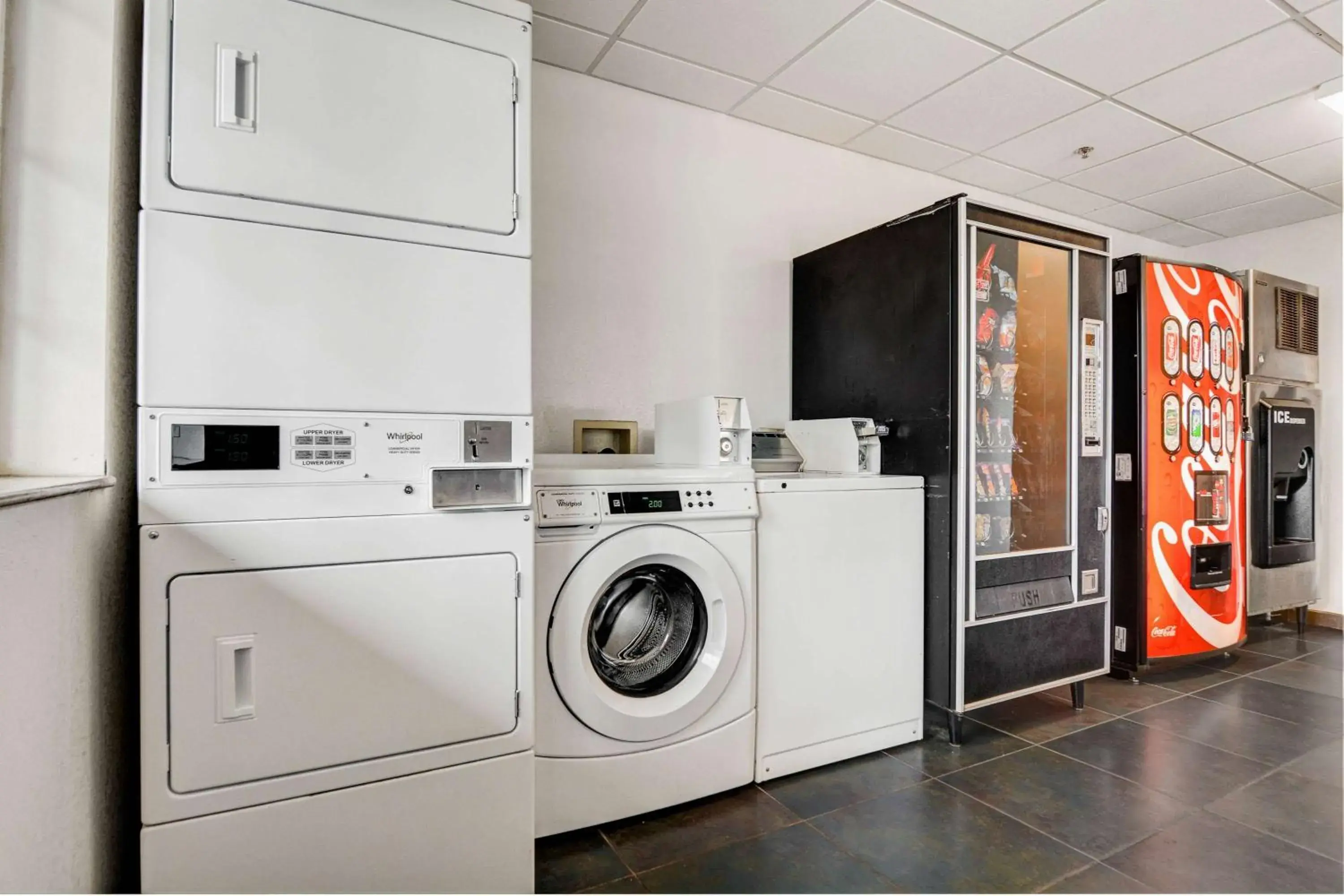 Property building in Studio 6-Opelika, AL - Auburn Al Property building in Studio 6-Opelika, AL - Auburn Al