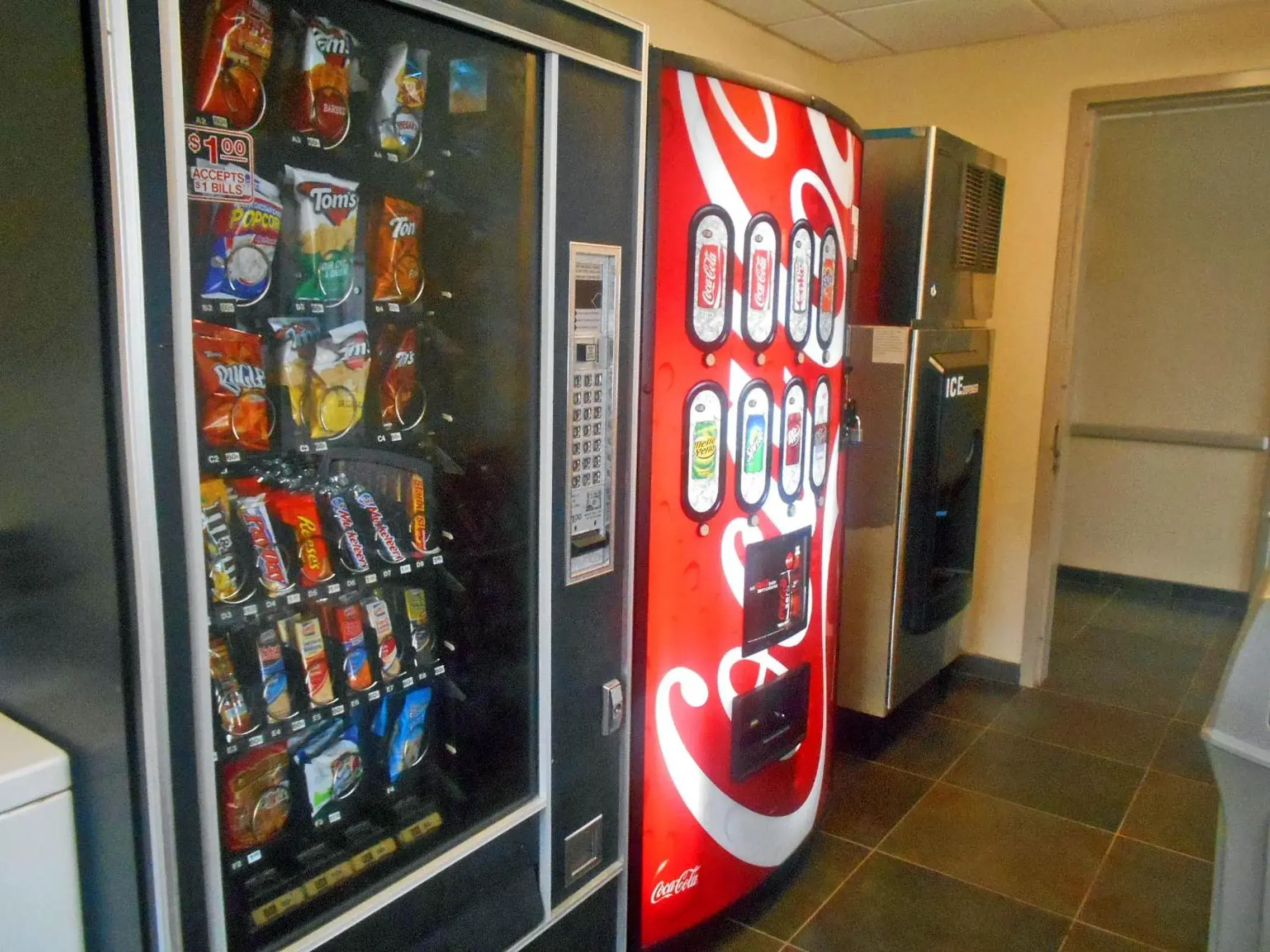 vending machine in Studio 6-Opelika, AL - Auburn Al vending machine in Studio 6-Opelika, AL - Auburn Al