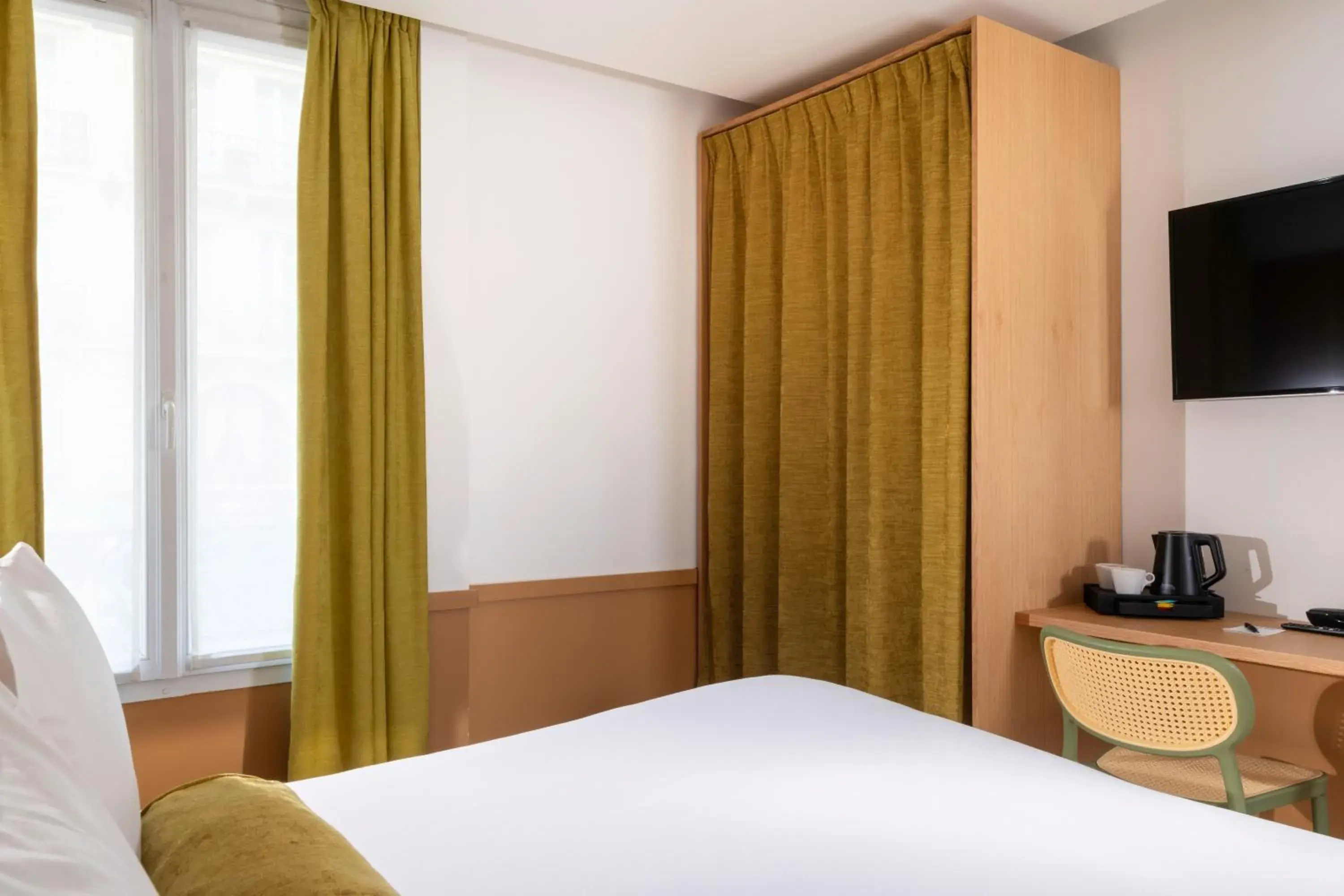 Bedroom, Bed in Hôtel WYLD Saint Germain Bedroom, Bed in Hôtel WYLD Saint Germain