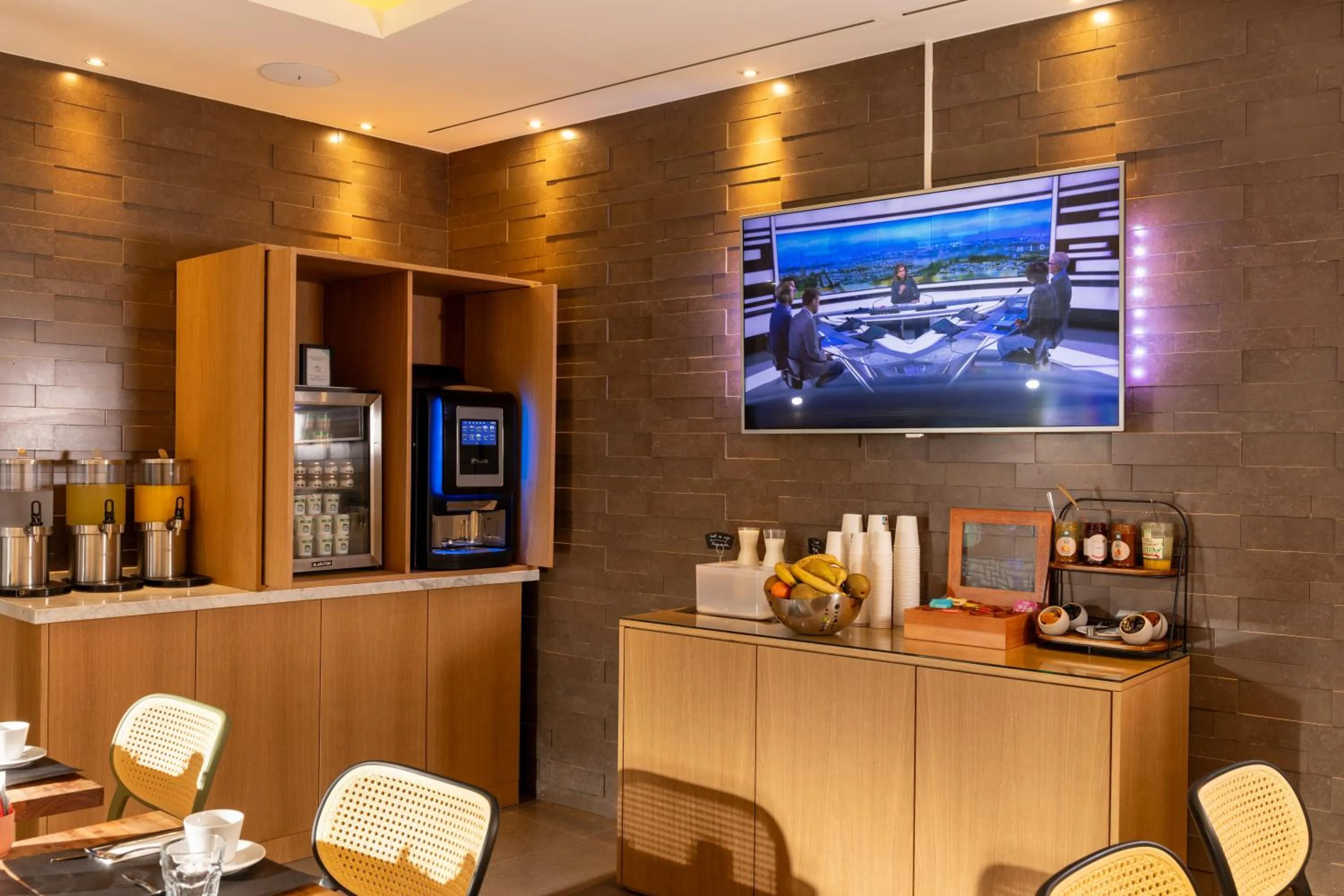 Buffet breakfast in Hôtel WYLD Saint Germain