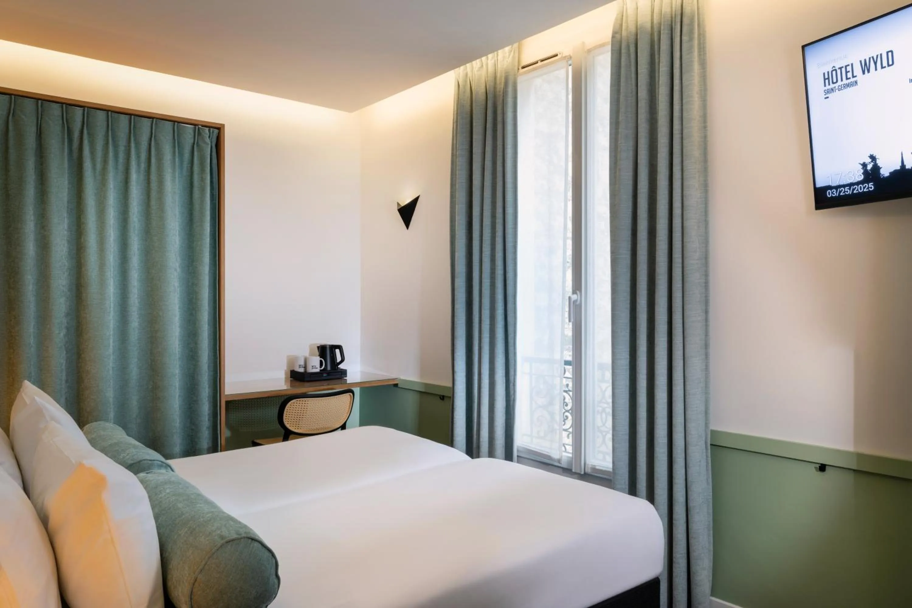 Bed in Hôtel WYLD Saint Germain