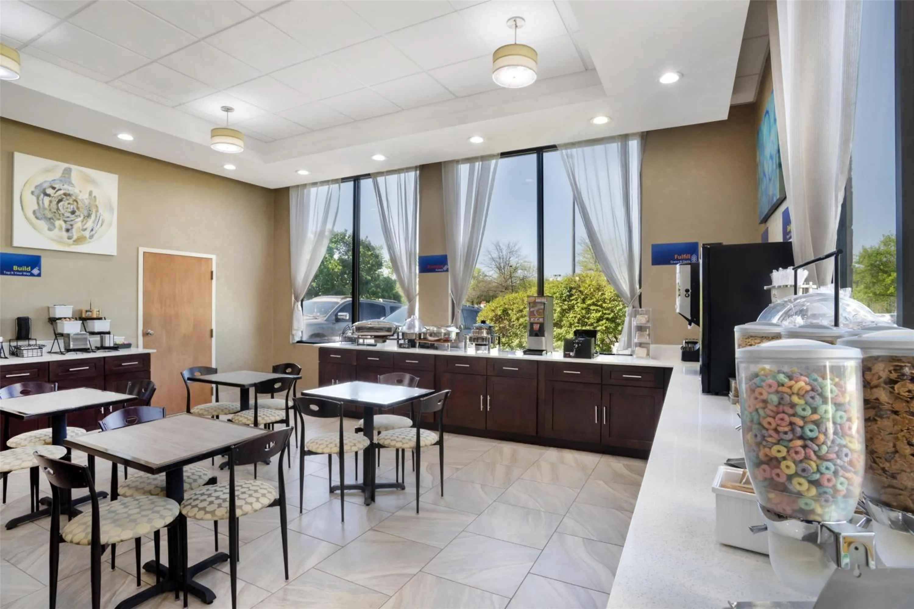 Breakfast in Best Western Inn & Suites Monroe