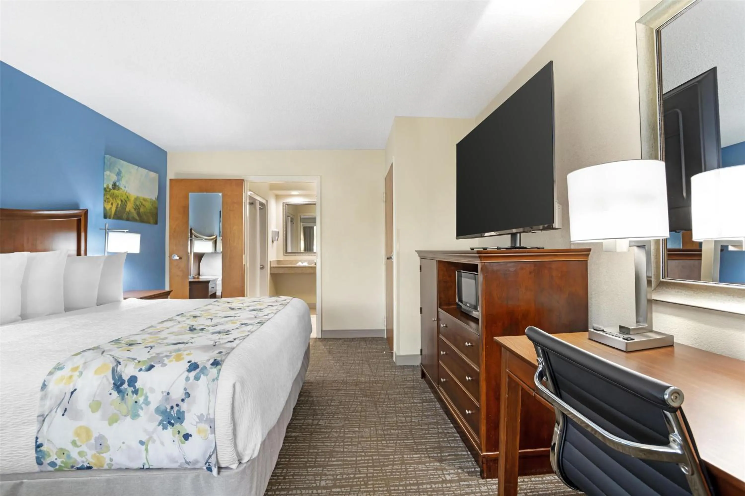 Bedroom, Bed in Best Western Inn & Suites Monroe