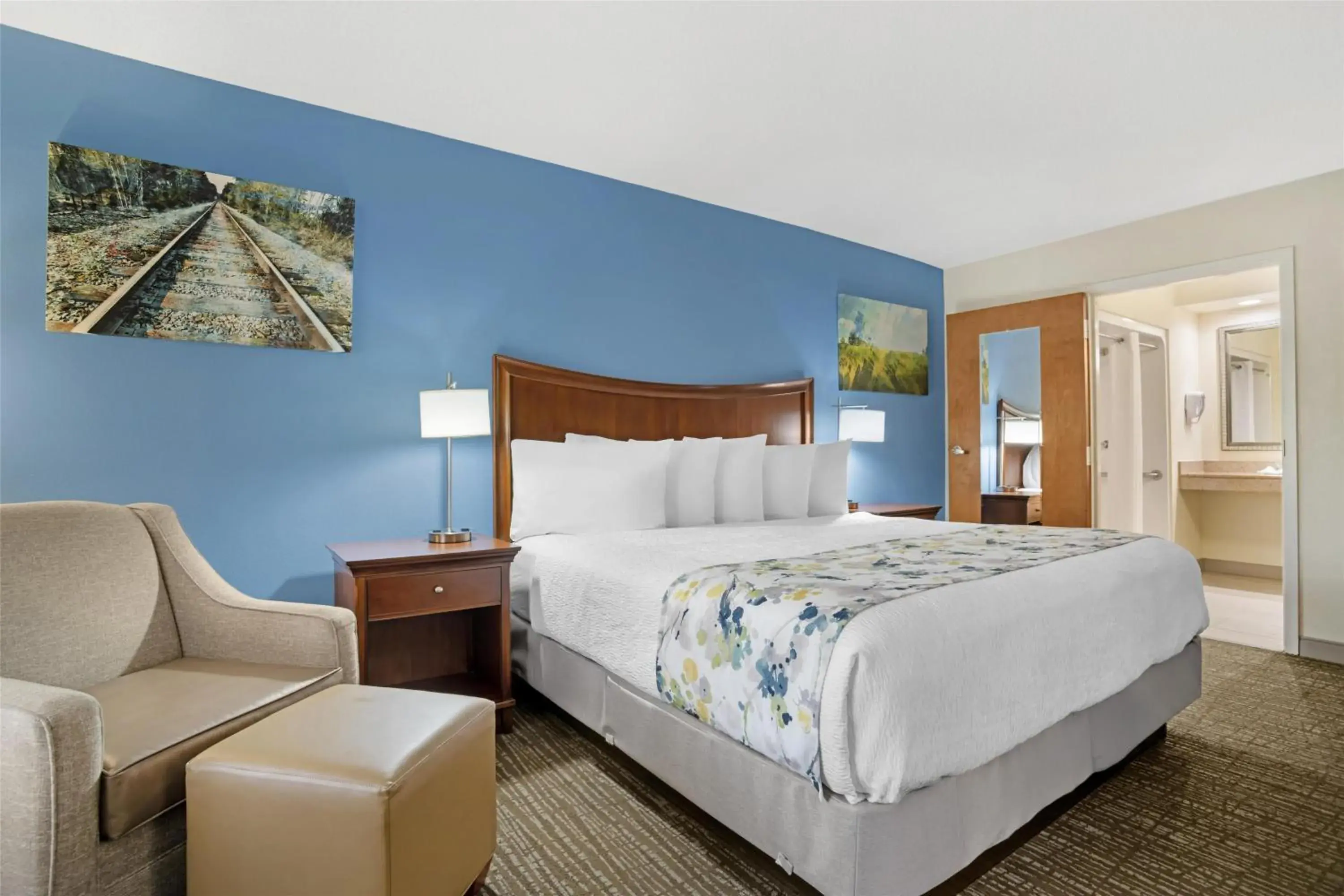 King Room with Roll-in Shower - Disability Access/Non-Smoking in Best Western Inn & Suites Monroe King Room with Roll-in Shower - Disability Access/Non-Smoking in Best Western Inn & Suites Monroe