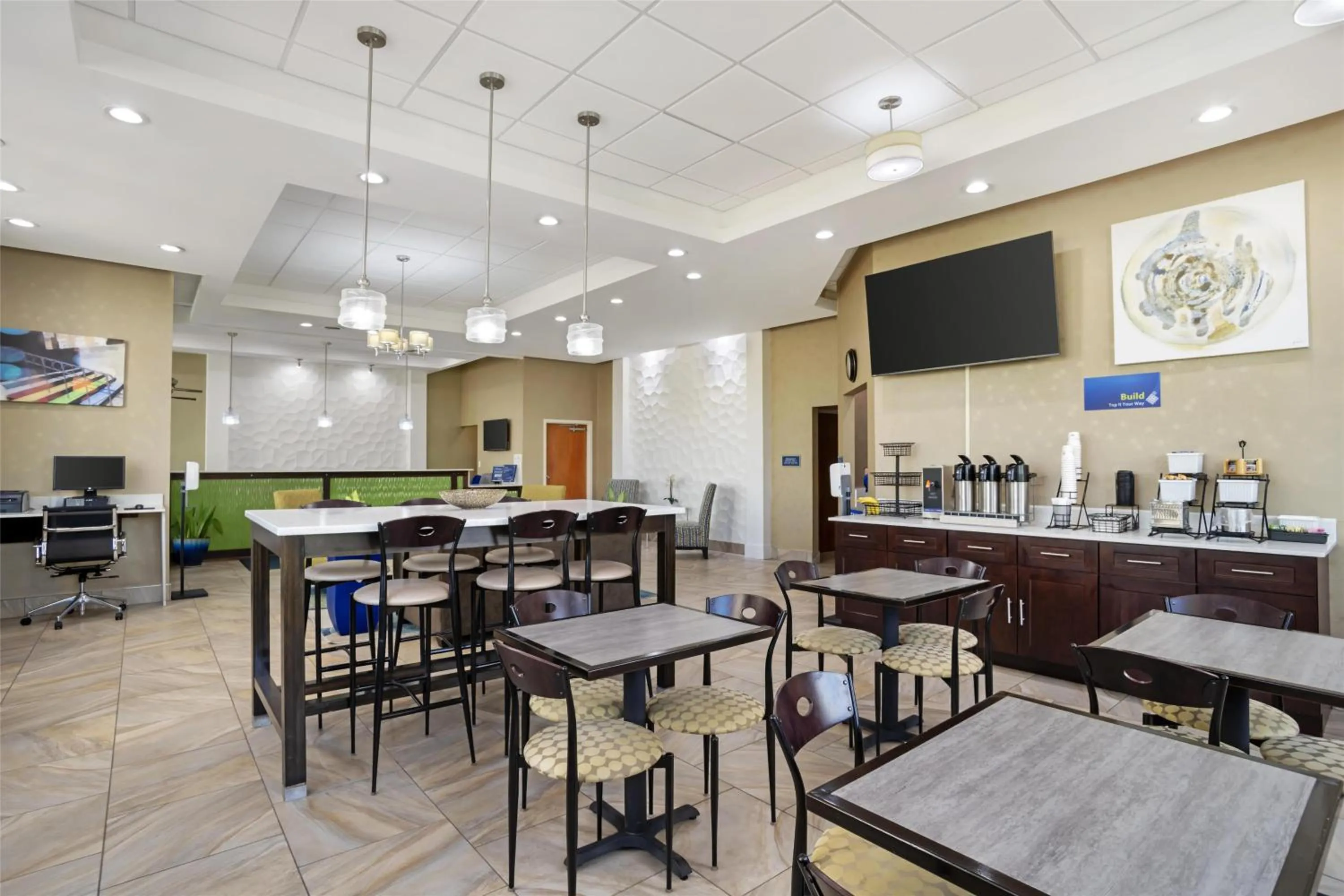 Lobby or reception in Best Western Inn & Suites Monroe