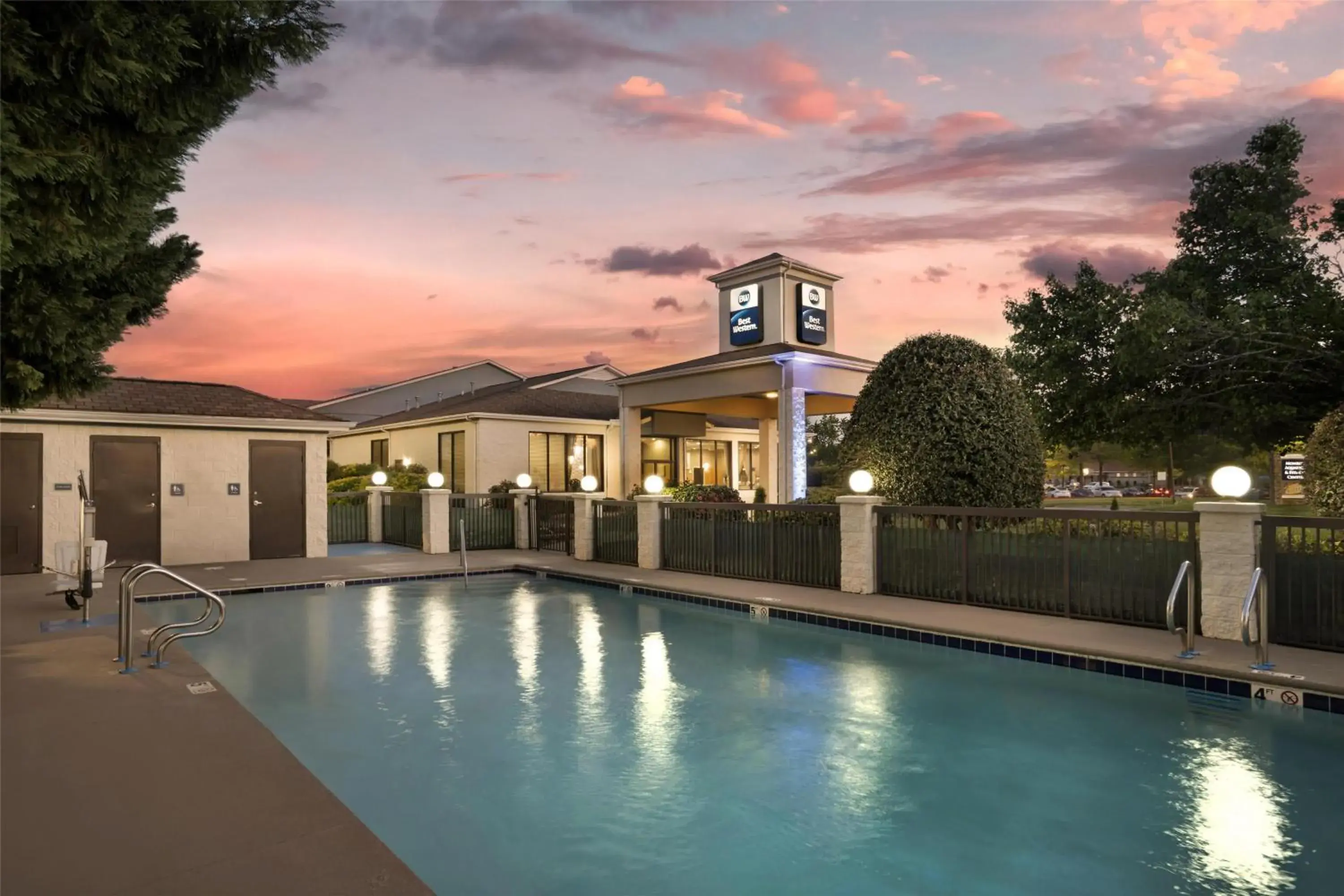 Pool view in Best Western Inn & Suites Monroe Pool view in Best Western Inn & Suites Monroe