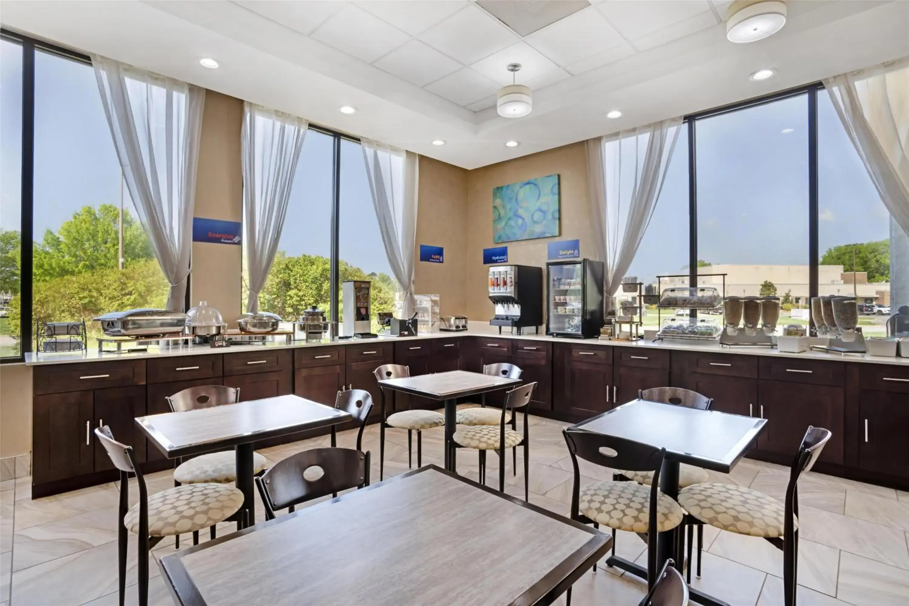 Breakfast in Best Western Inn & Suites Monroe Breakfast in Best Western Inn & Suites Monroe