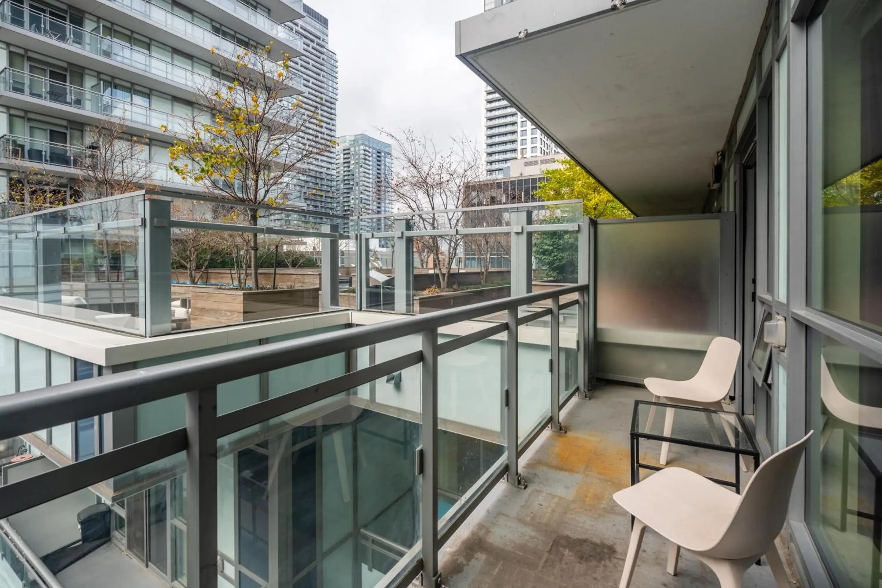 Property building in Modern Lillian St Apartments by GLOBALSTAY Property building in Modern Lillian St Apartments by GLOBALSTAY