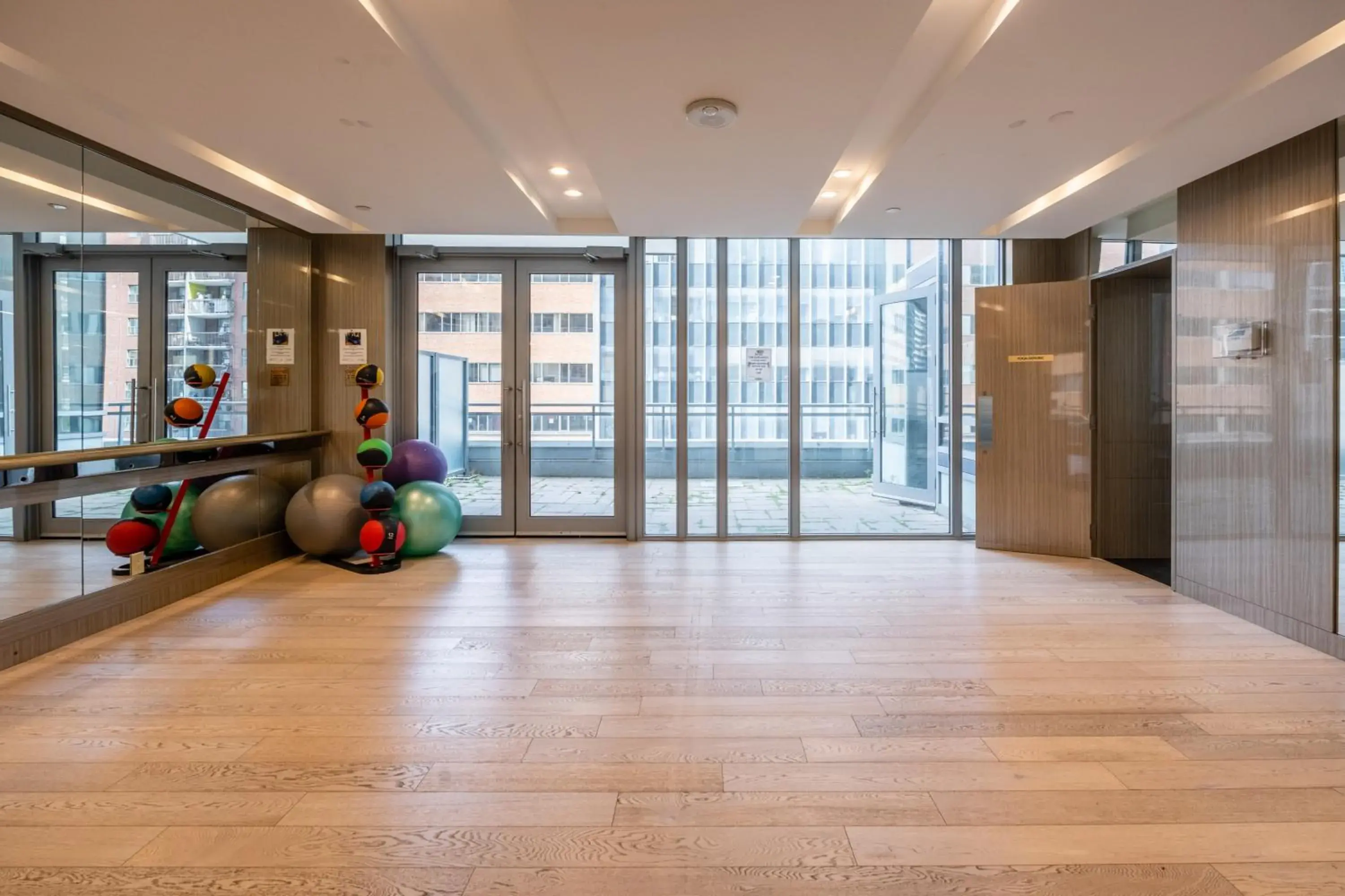 Fitness centre/facilities in Modern Lillian St Apartments by GLOBALSTAY Fitness centre/facilities in Modern Lillian St Apartments by GLOBALSTAY