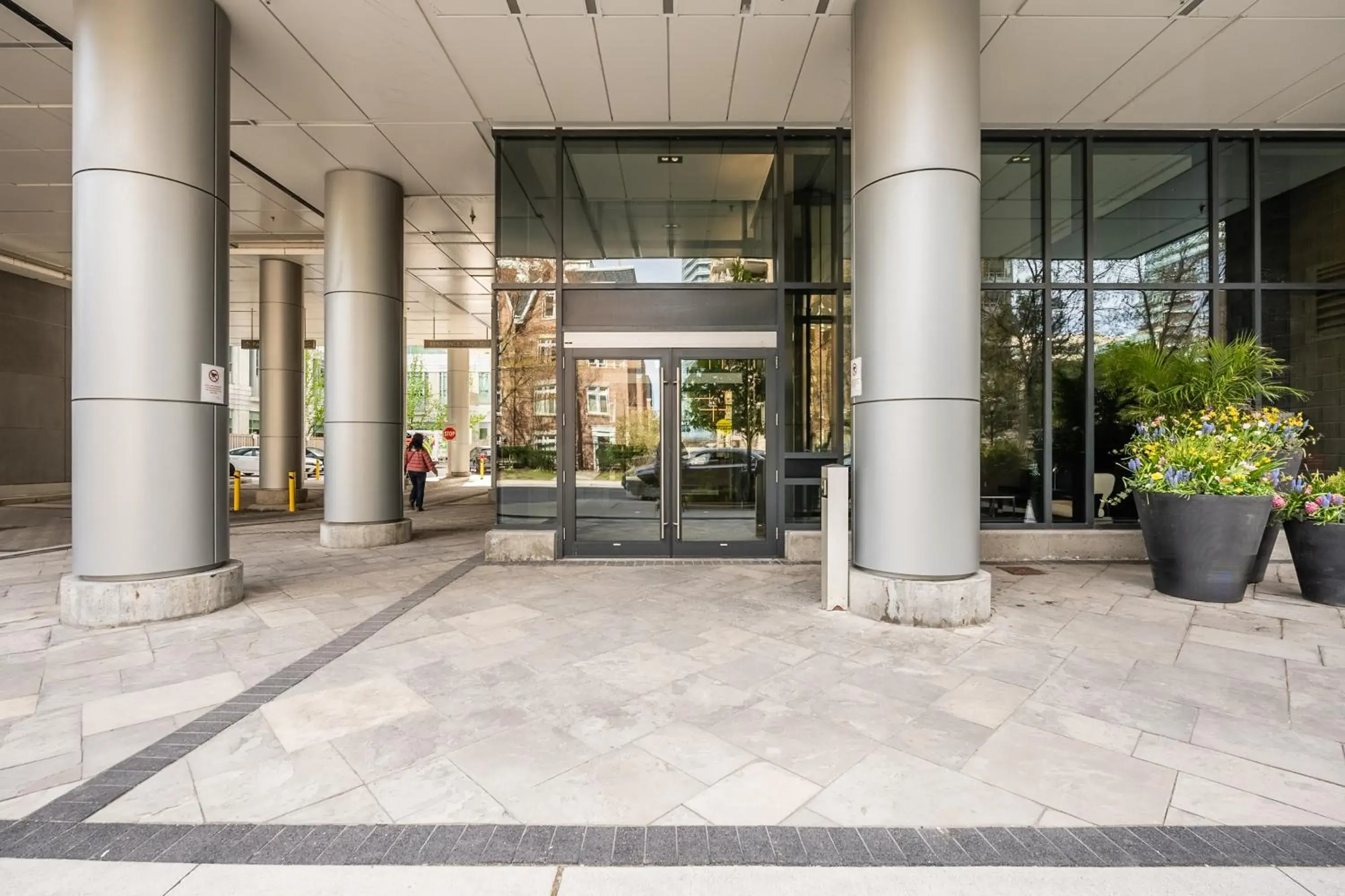 Property building in Modern Lillian St Apartments by GLOBALSTAY Property building in Modern Lillian St Apartments by GLOBALSTAY