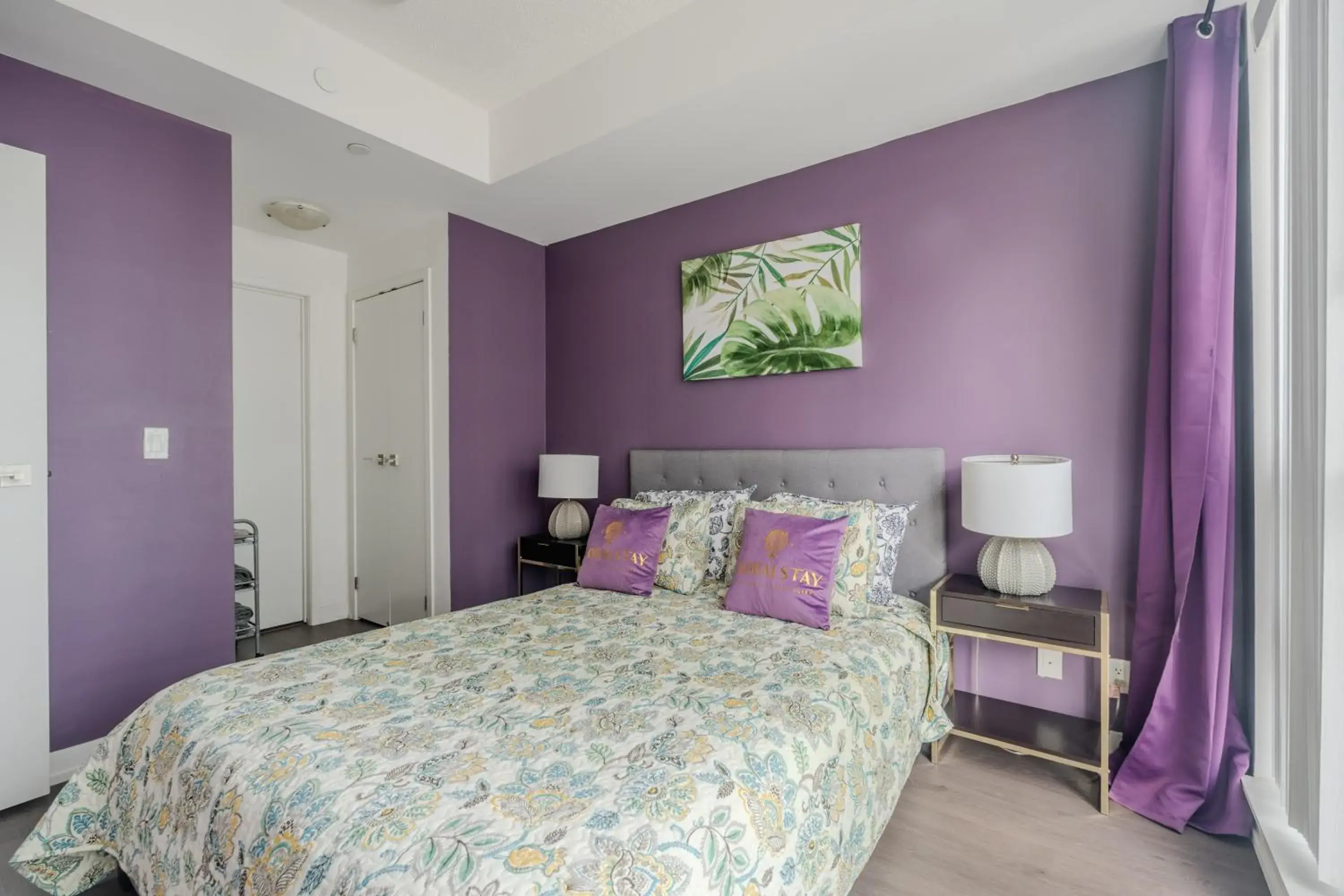 Bed in Modern Lillian St Apartments by GLOBALSTAY Bed in Modern Lillian St Apartments by GLOBALSTAY