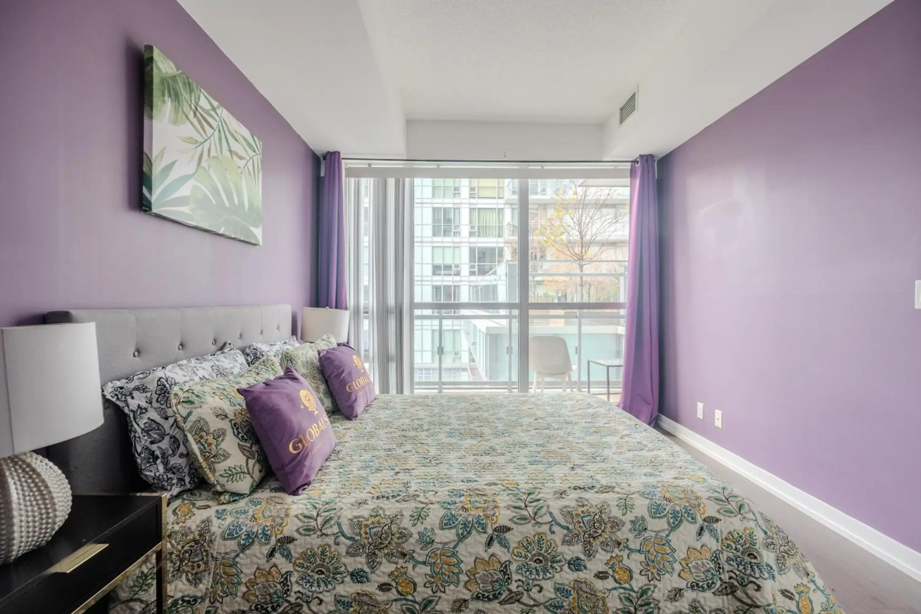 Bed in Modern Lillian St Apartments by GLOBALSTAY Bed in Modern Lillian St Apartments by GLOBALSTAY