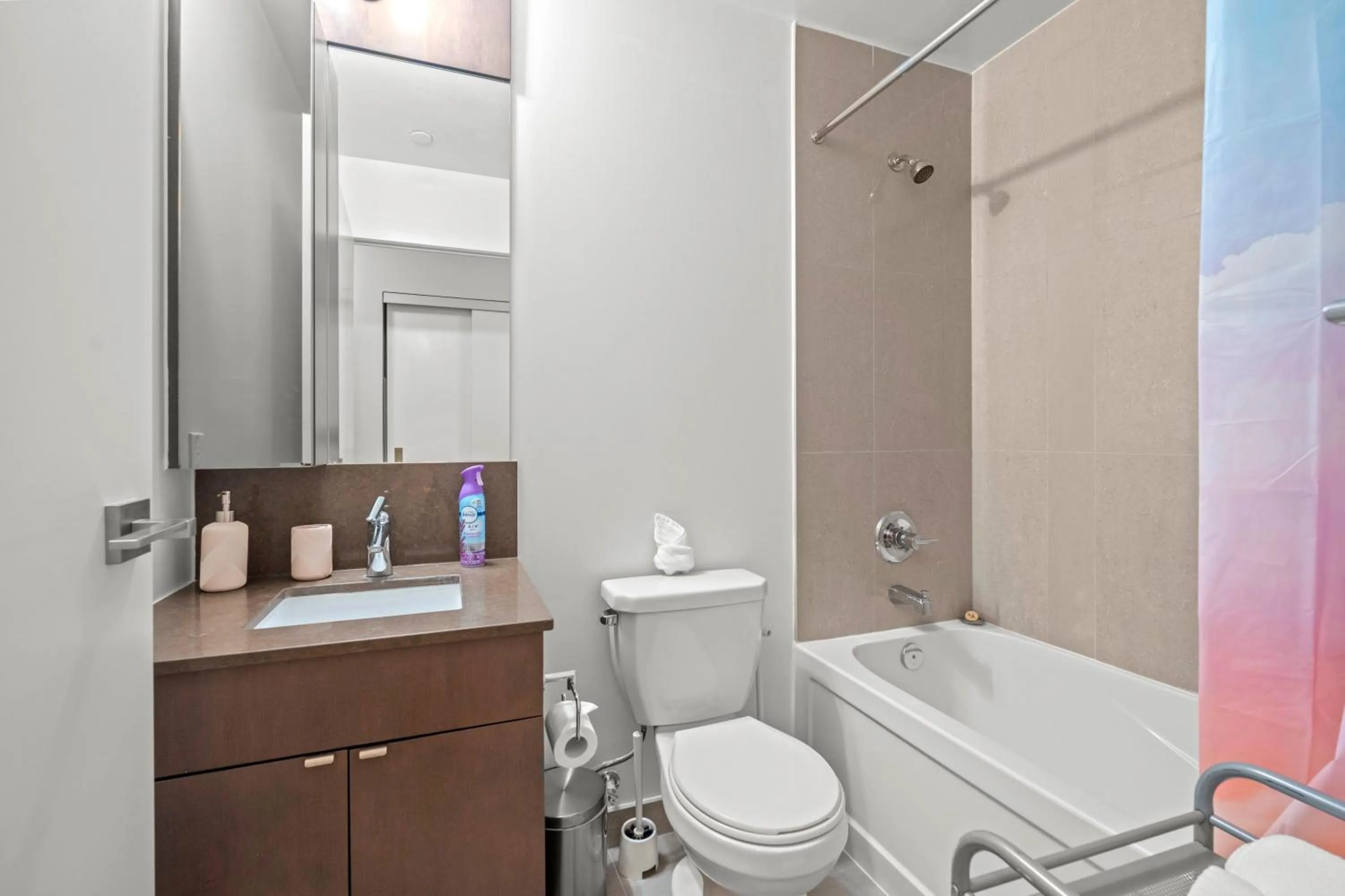 Bathroom in Modern Lillian St Apartments by GLOBALSTAY