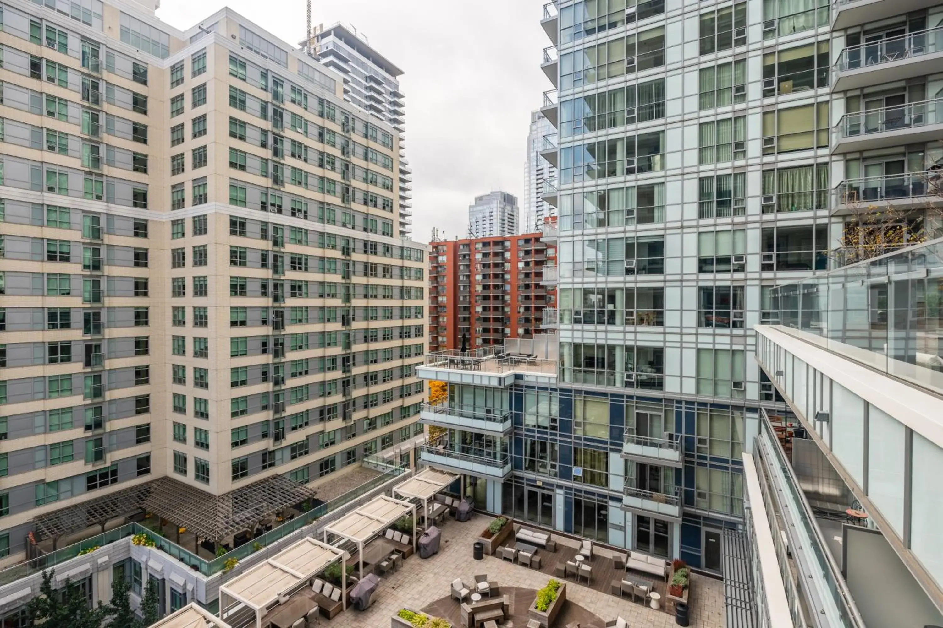 Property building in Modern Lillian St Apartments by GLOBALSTAY Property building in Modern Lillian St Apartments by GLOBALSTAY