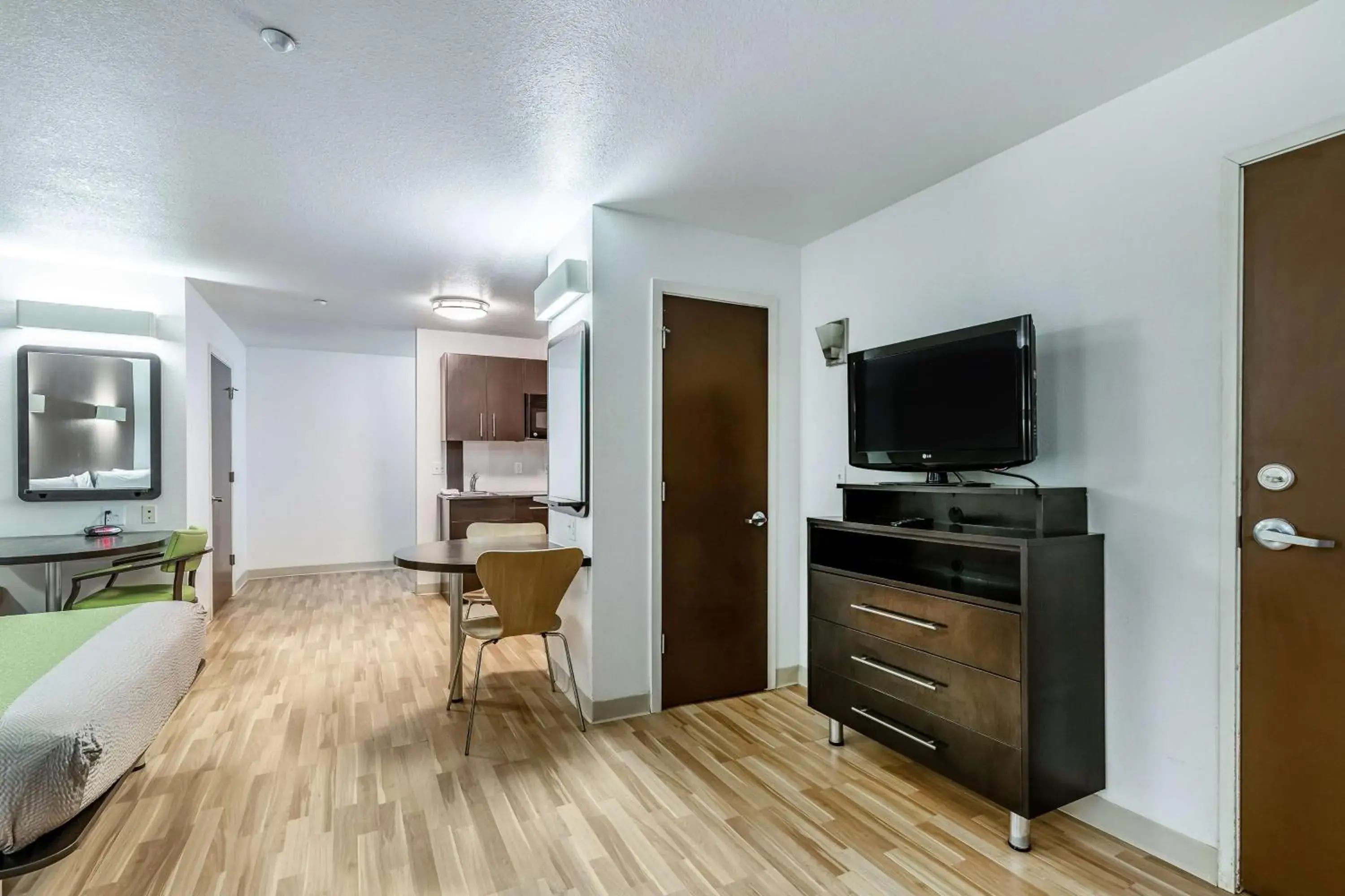 Photo of the whole room in Studio 6-Orange, TX Photo of the whole room in Studio 6-Orange, TX