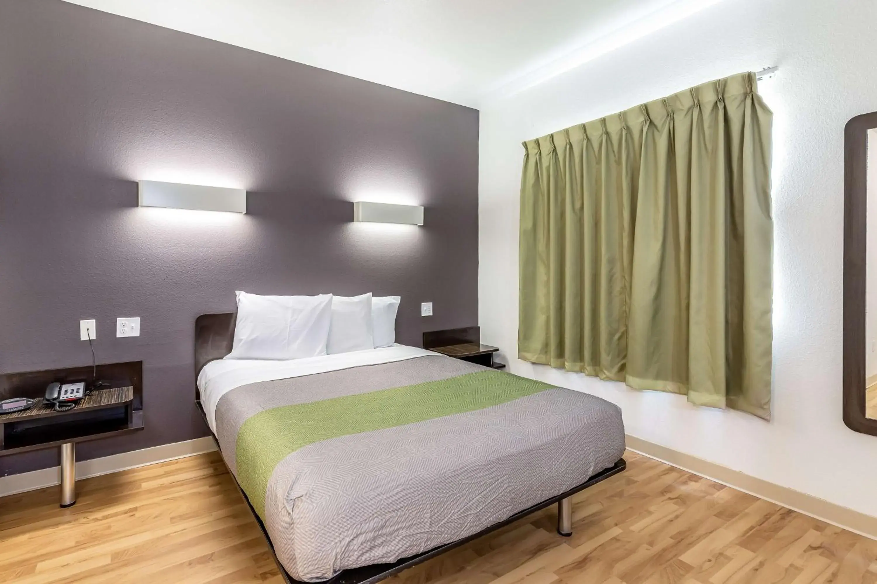 Photo of the whole room, Bed in Studio 6-Orange, TX Photo of the whole room, Bed in Studio 6-Orange, TX