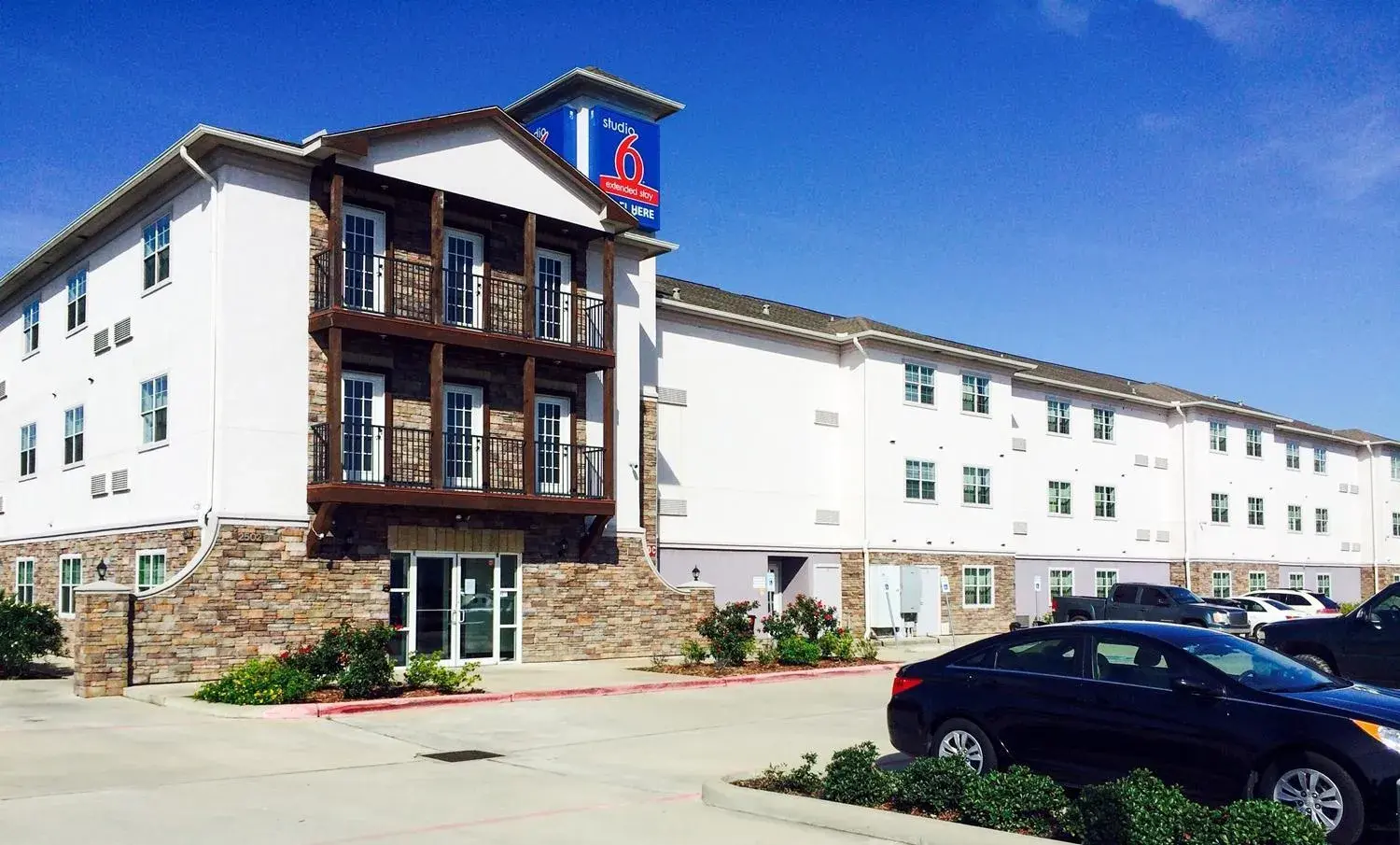 Facade/entrance in Studio 6-Orange, TX Facade/entrance in Studio 6-Orange, TX