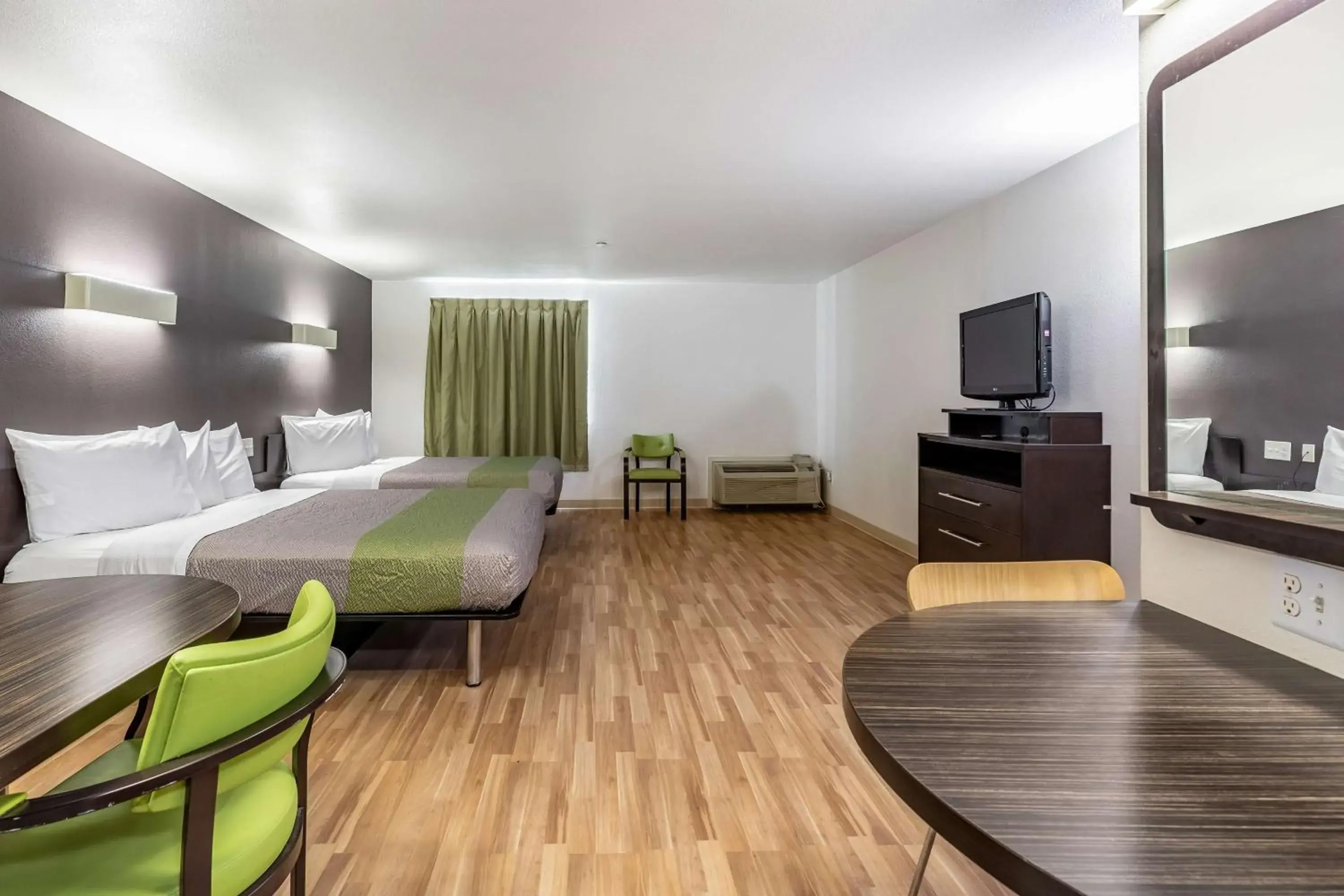 Photo of the whole room, Bed in Studio 6-Orange, TX Photo of the whole room, Bed in Studio 6-Orange, TX