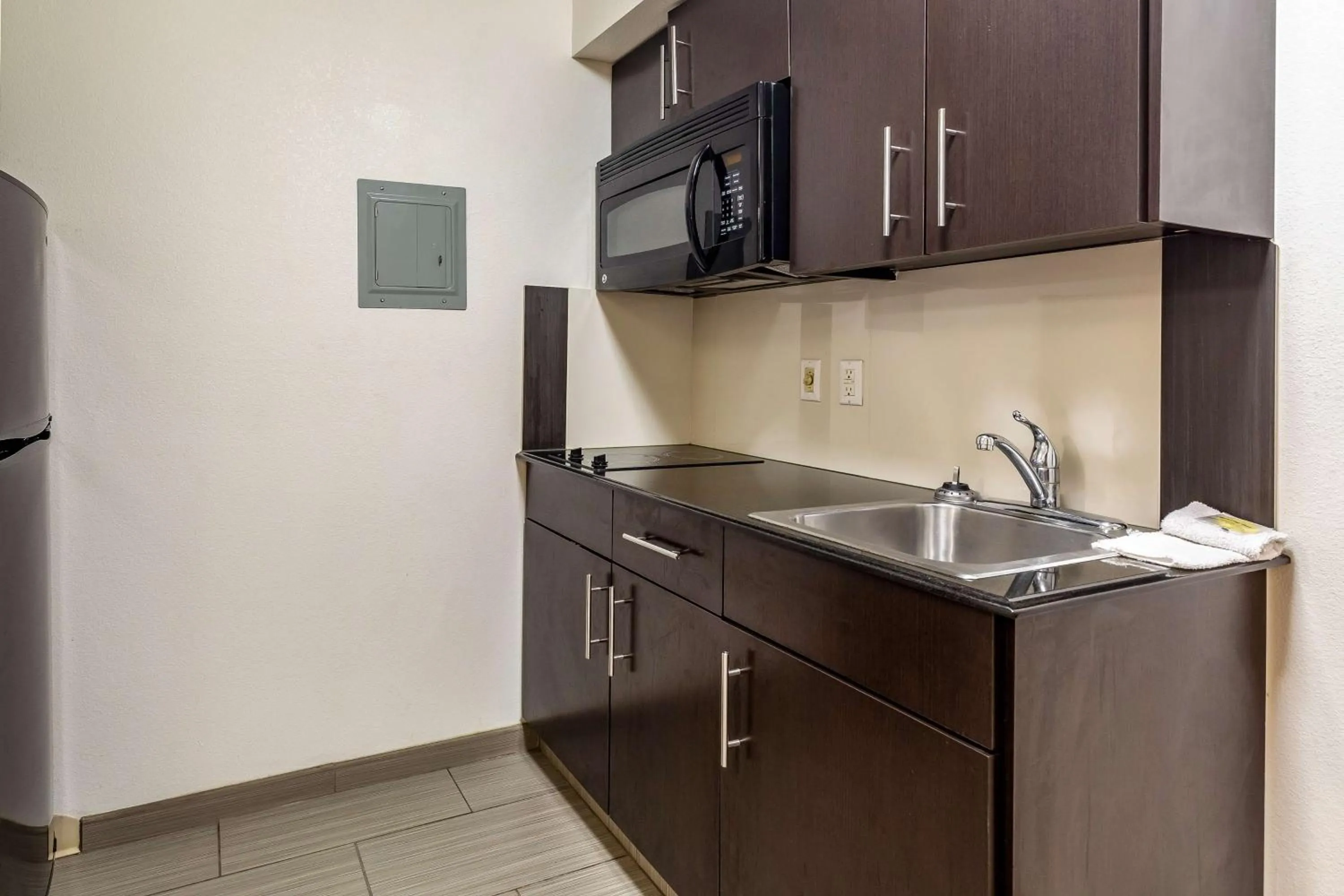 Kitchen or kitchenette in Studio 6-Orange, TX