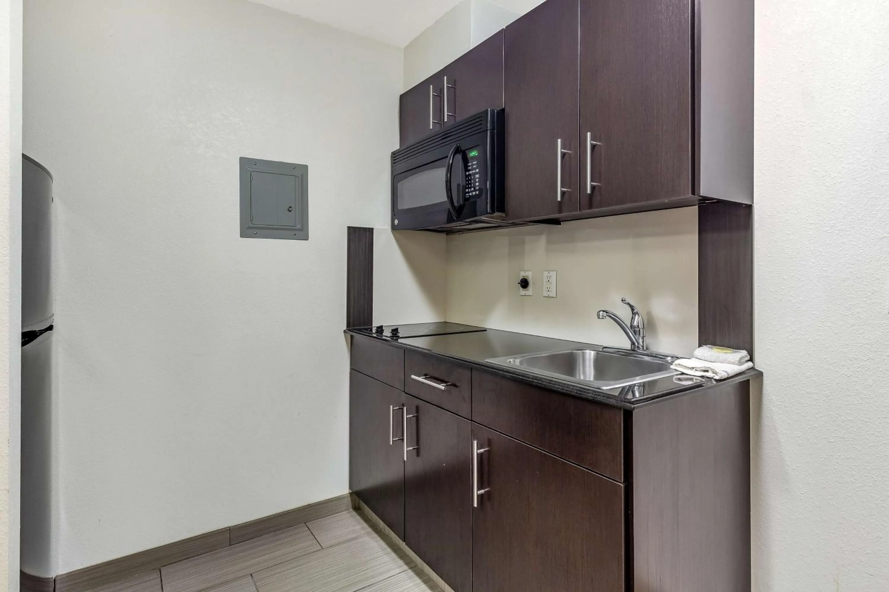 Kitchen or kitchenette in Studio 6-Orange, TX
