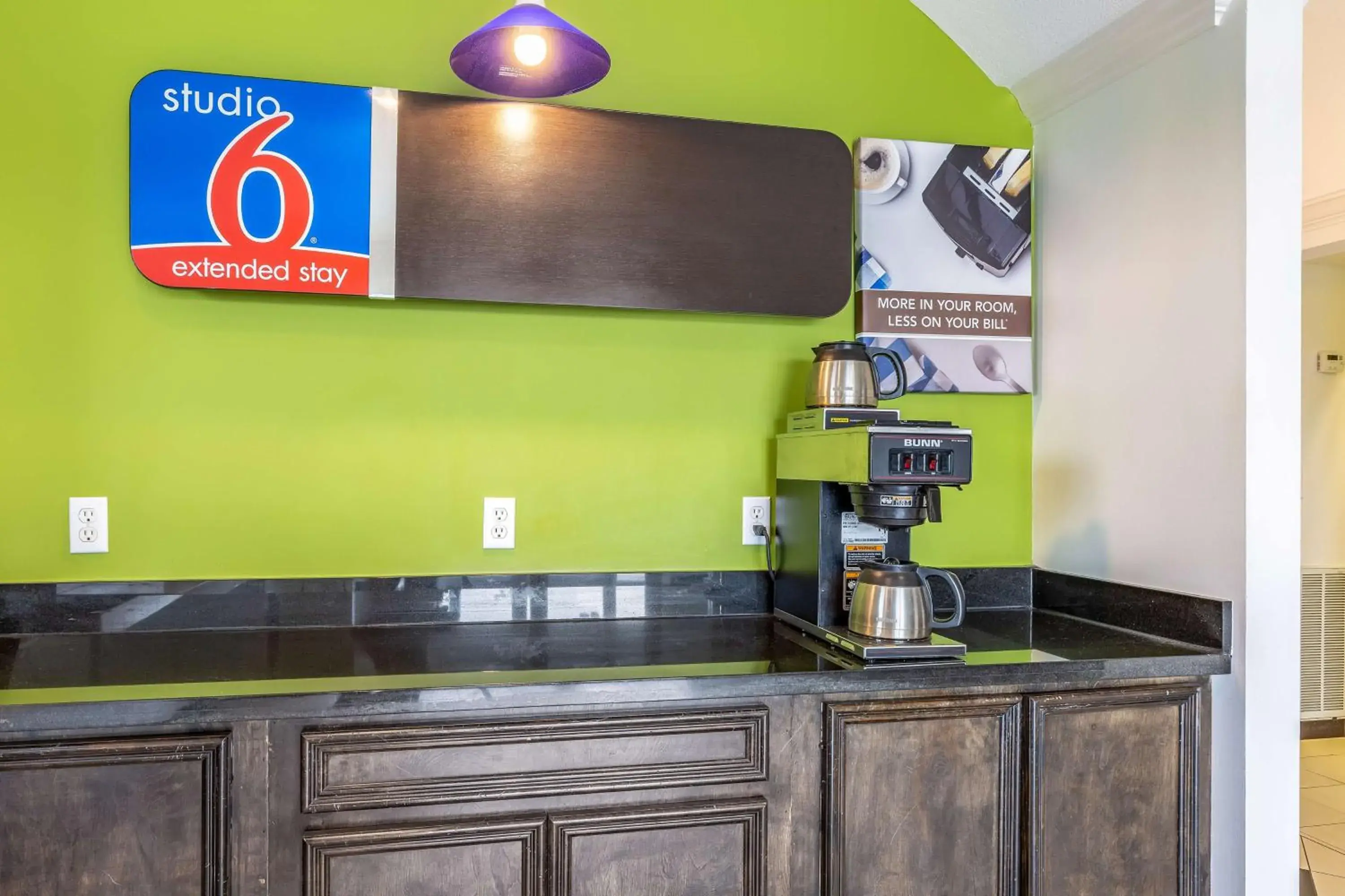 Restaurant/places to eat in Studio 6-Orange, TX Restaurant/places to eat in Studio 6-Orange, TX