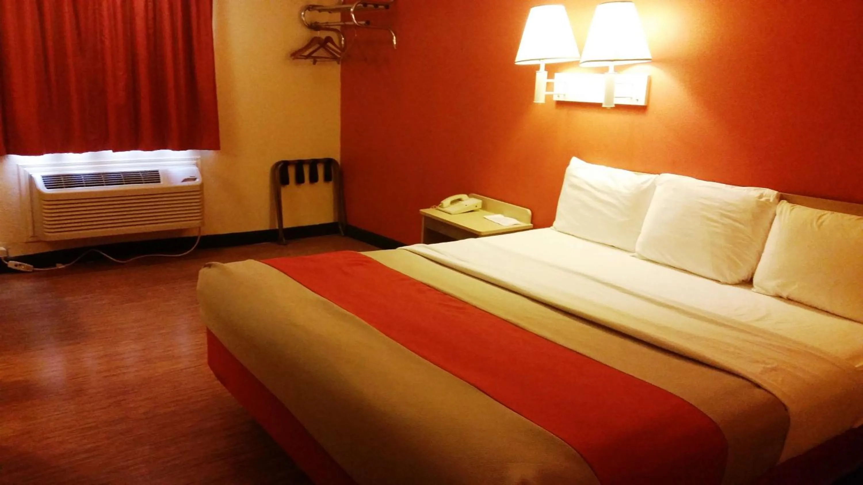 Photo of the whole room, Bed in Motel 6 Elk City, Ok