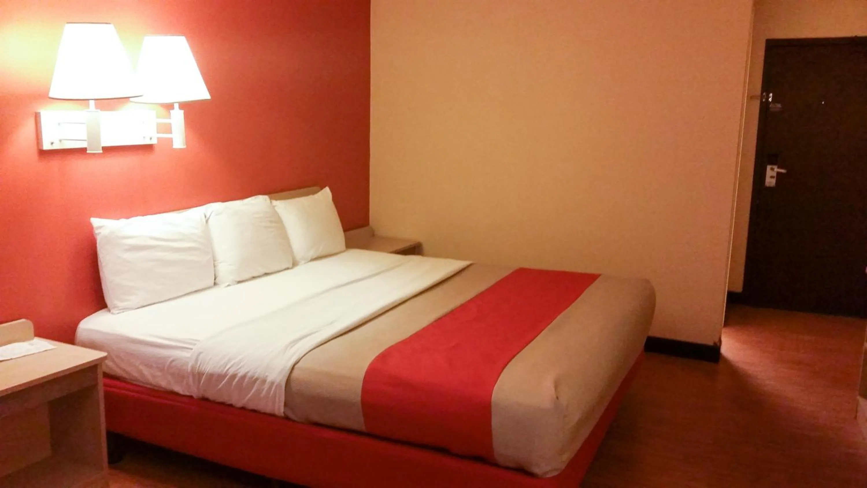 Bedroom, Bed in Motel 6 Elk City, Ok