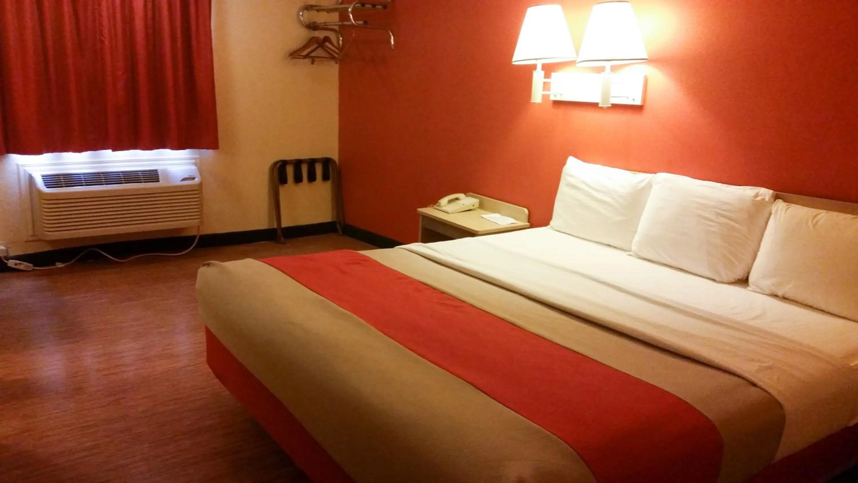 Bedroom, Bed in Motel 6 Elk City, Ok