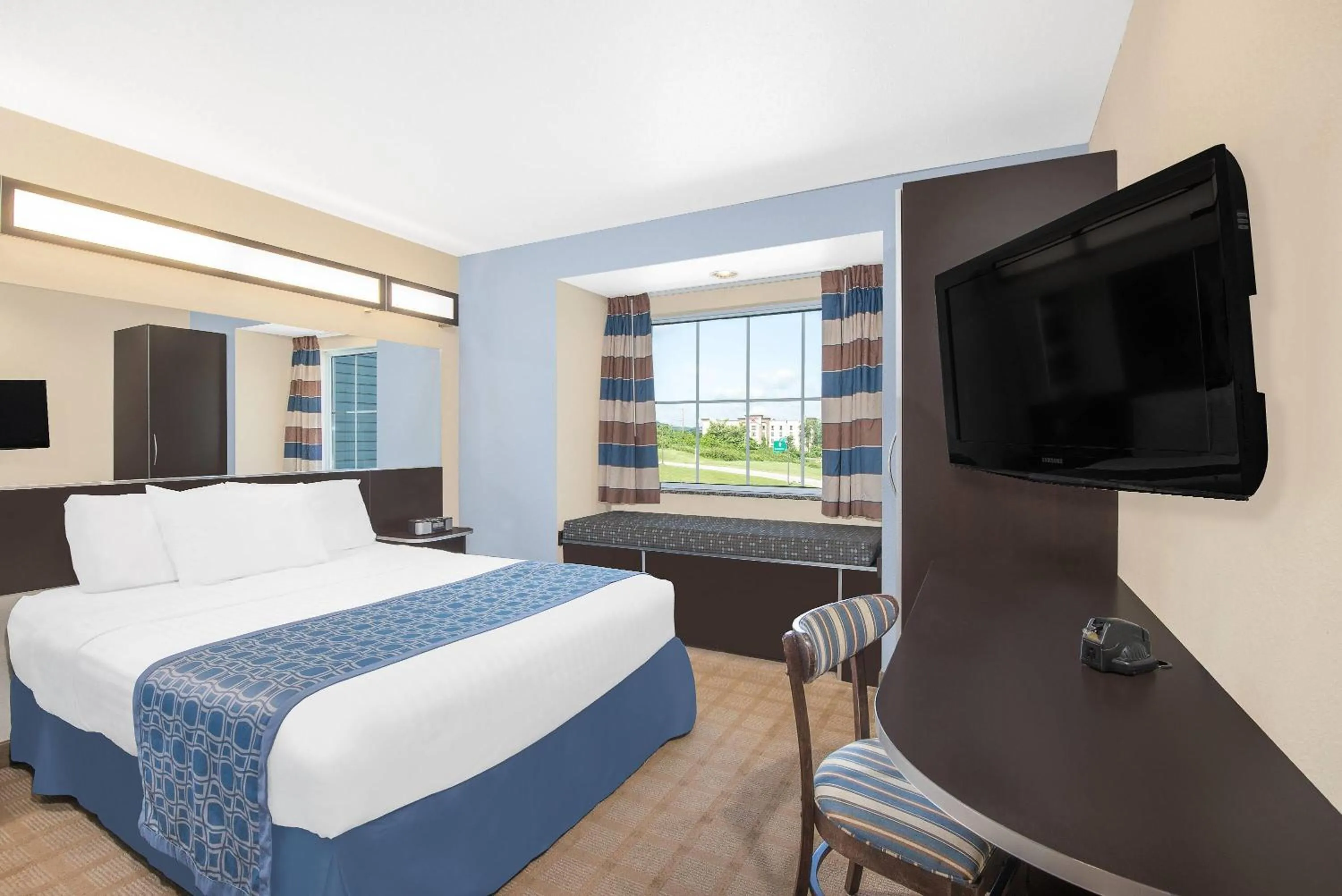 Photo of the whole room, Bed in Microtel Inn & Suites by Wyndham Waynesburg