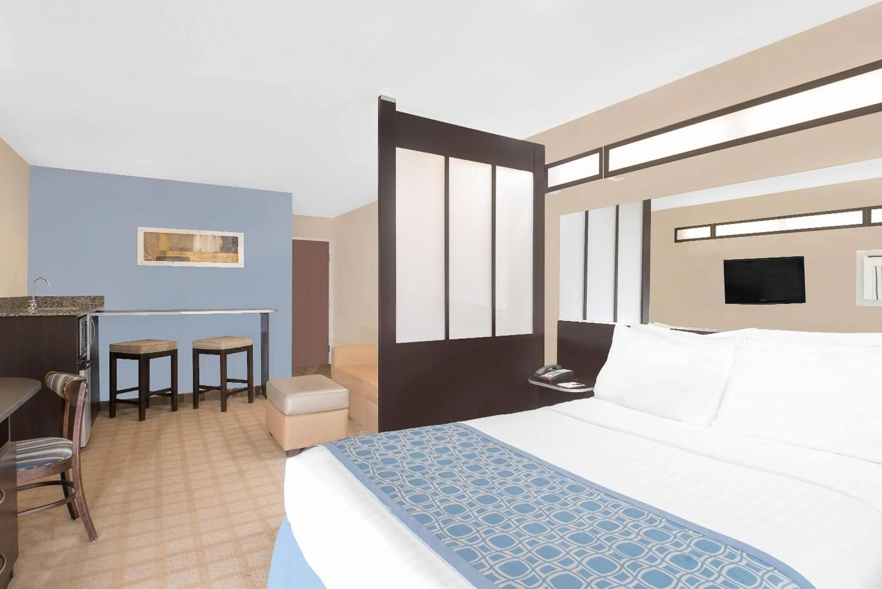 Photo of the whole room, Bed in Microtel Inn & Suites by Wyndham Waynesburg