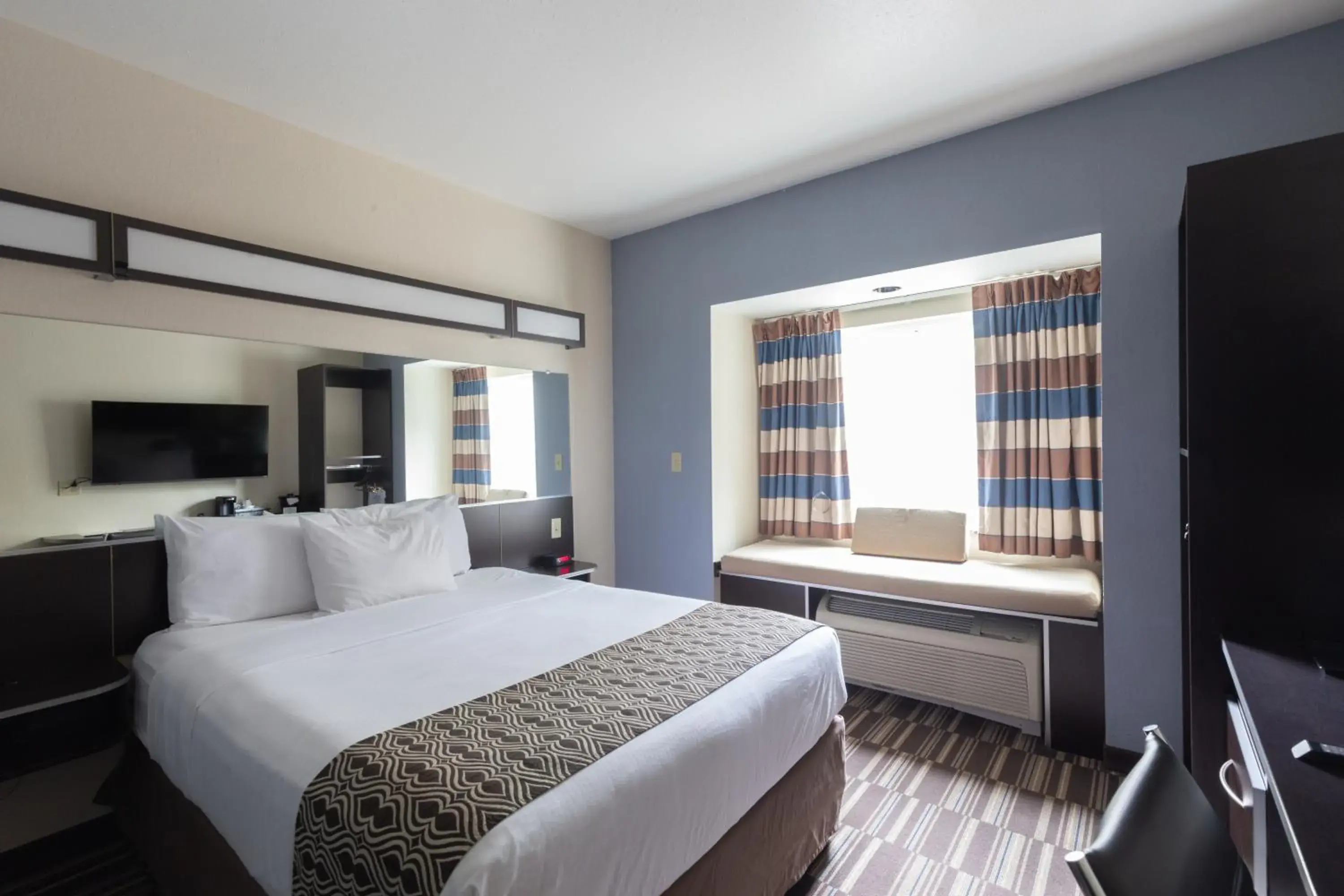 Bed in Microtel Inn & Suites by Wyndham Waynesburg Bed in Microtel Inn & Suites by Wyndham Waynesburg