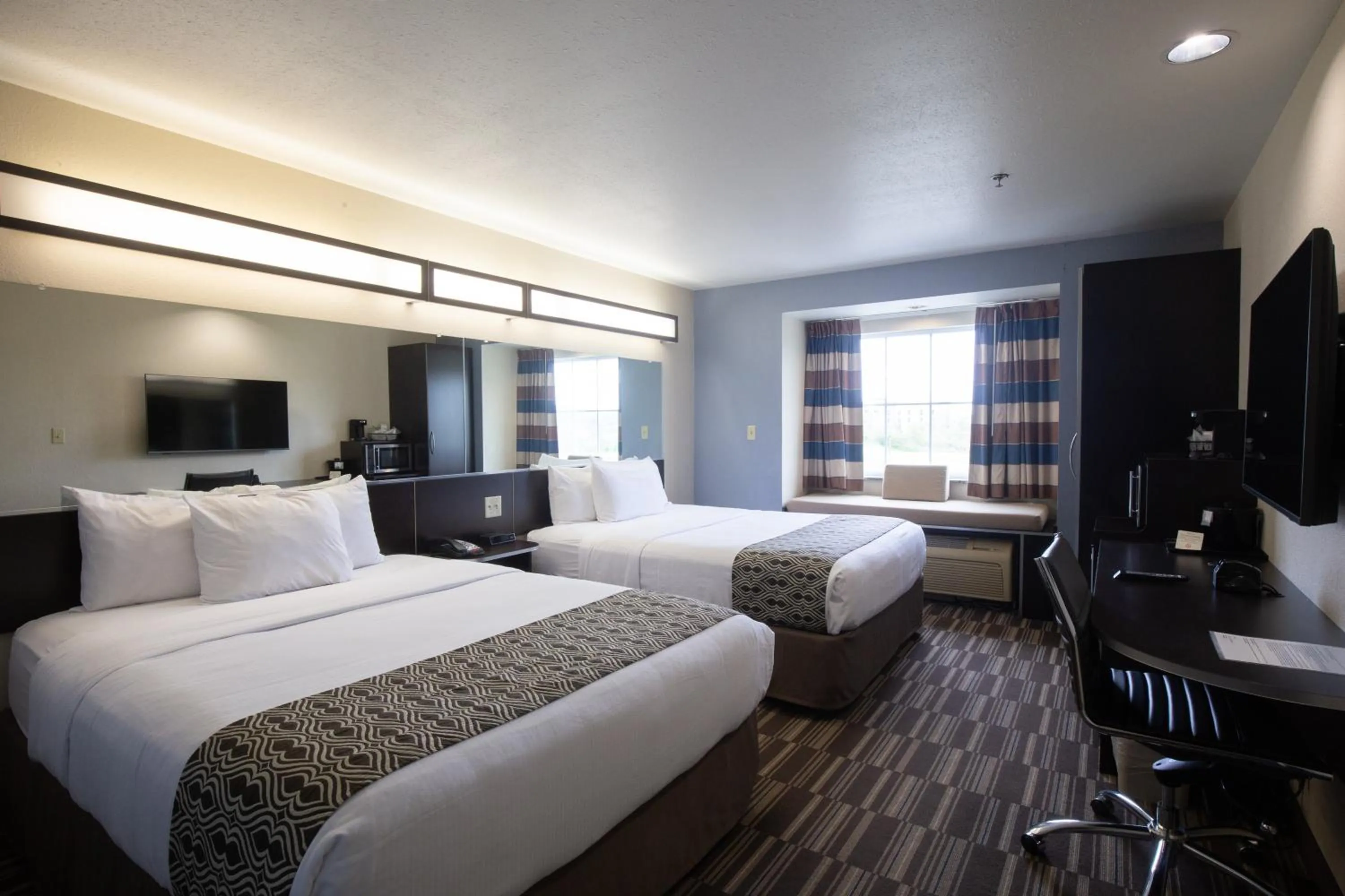 Bed in Microtel Inn & Suites by Wyndham Waynesburg