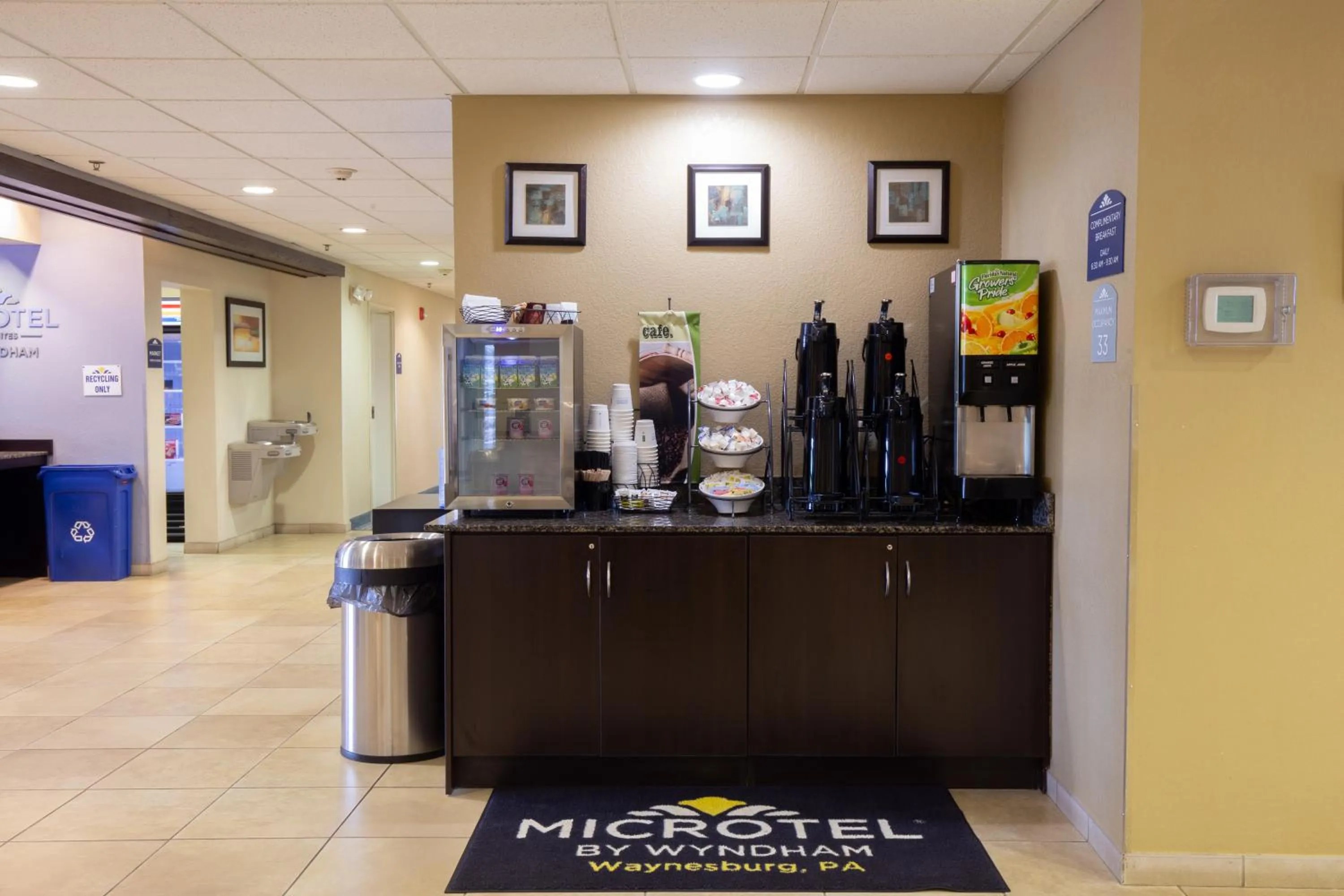 Coffee/tea facilities in Microtel Inn & Suites by Wyndham Waynesburg