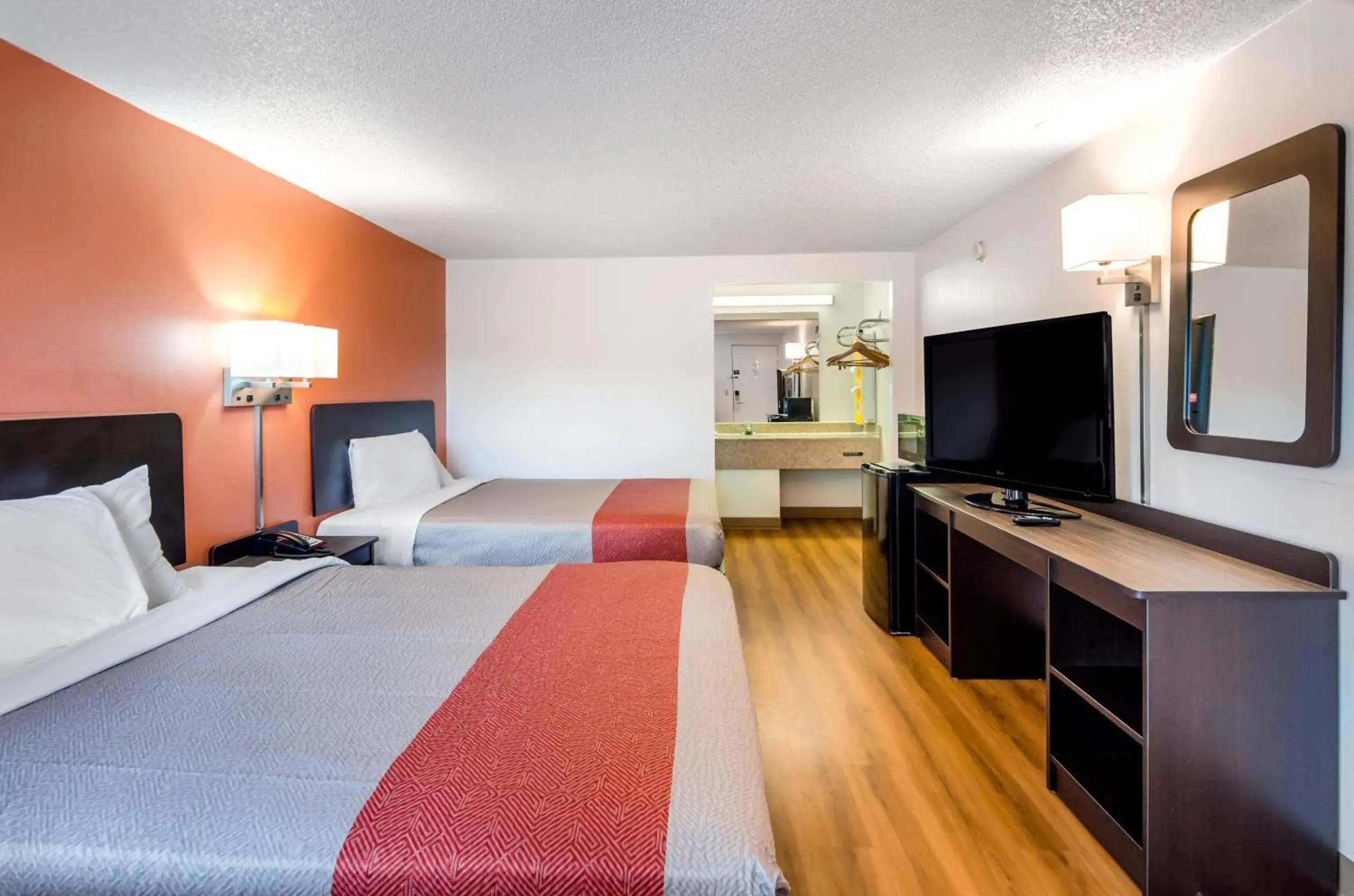 Bedroom, Bed in Motel 6-Salem, VA