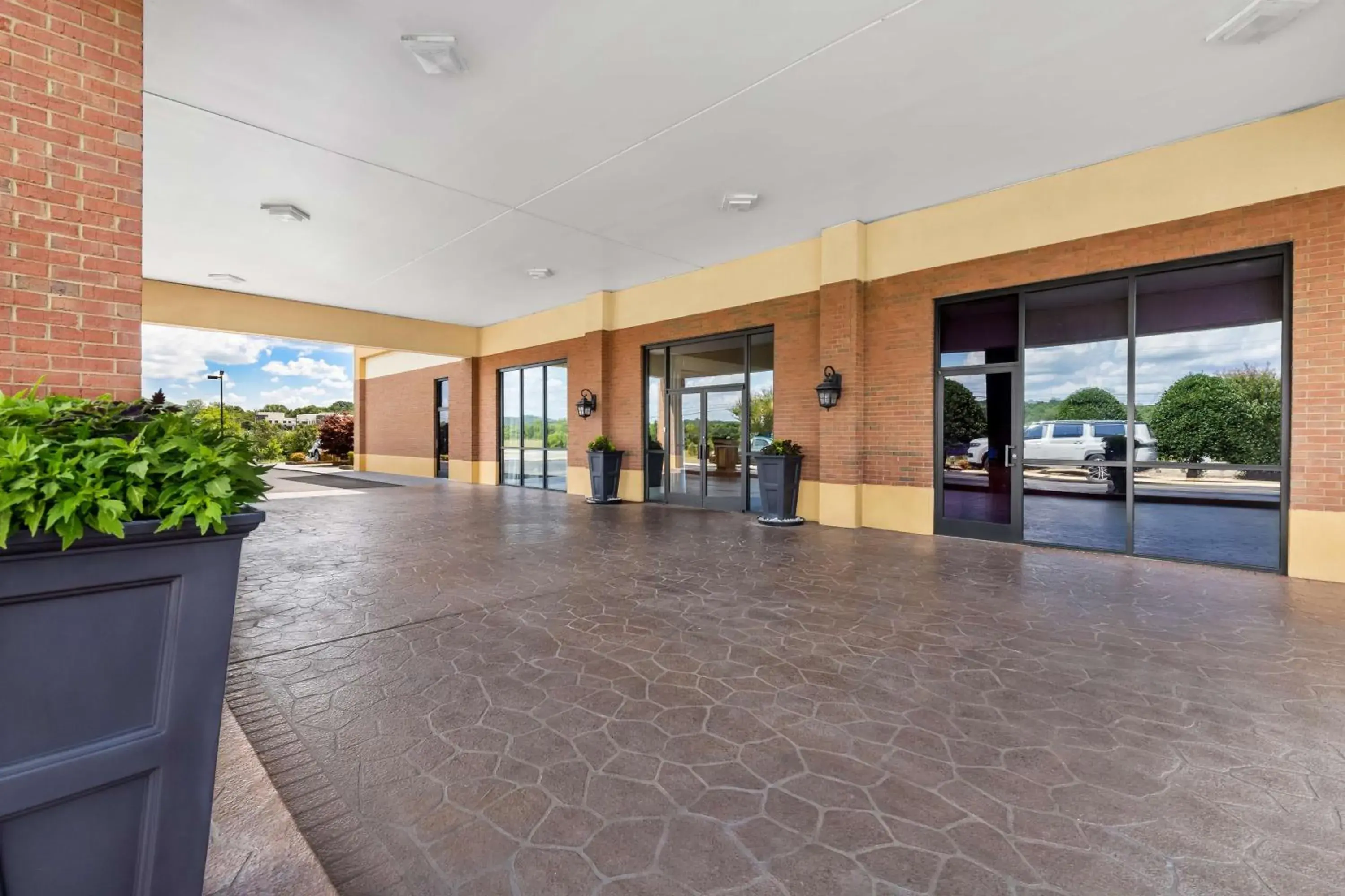 Property building in Best Western - Fayetteville Property building in Best Western - Fayetteville