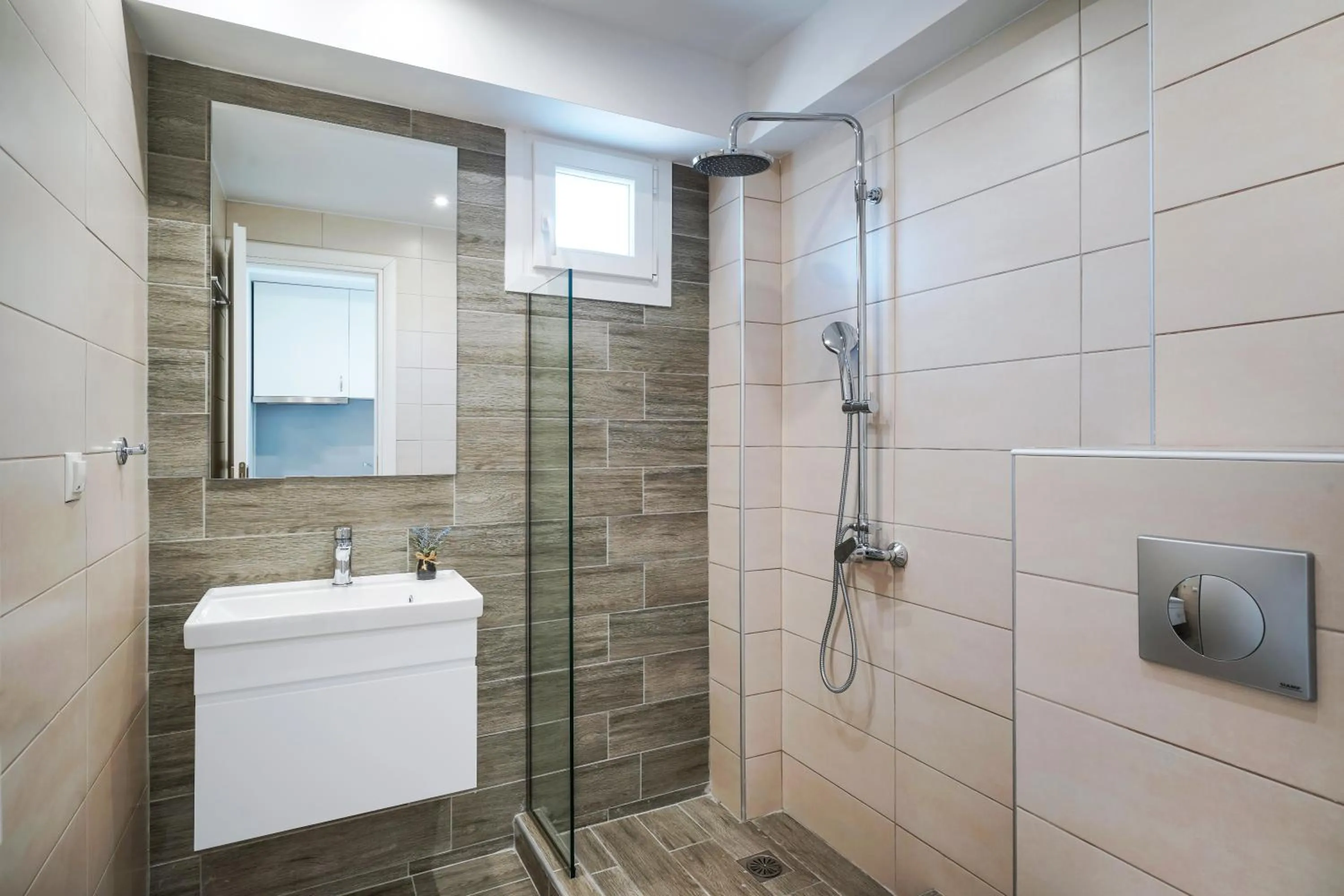 Shower in Sentimento