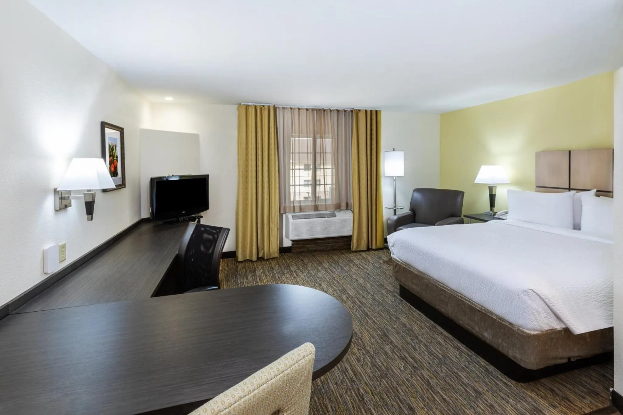 Photo of the whole room, Bed in Candlewood Suites Tyler by IHG